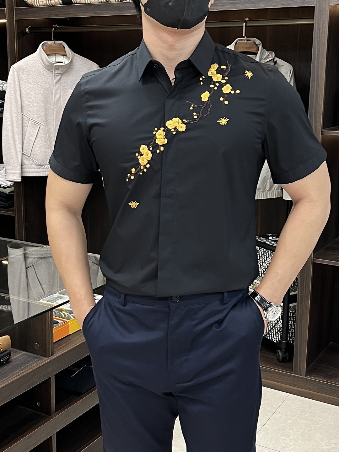 NO:505978,The main products are constantly being sold, and can be sold until next year. Armani Armani The latest men's must-have short-sleeved shirt, natural cotton, comfortable and breathable, original single product, original fabric, soft and comfortable, high-end and luxurious, enough to have a sufficient level of scene, this shirt is proud to make you satisfied and face! Size 38-40-42-44-46-48 New H model first release,,armani,armani,shirts,T-shirt,alexander wang19860909主推不断货,可卖到明年 Armani 阿玛尼 专柜最新款男士必备款短袖衬衫,天然棉,舒服透气,原单狠货,原版面料,柔软舒适,上身高端又奢华,足够场面的档次,这款衬衫无不骄傲的让你满意有面子! 尺码38-40-42-44-46-48 H新款首发,,armani,armani,shirts,T-shirt,alexander wang,Men's clothing
