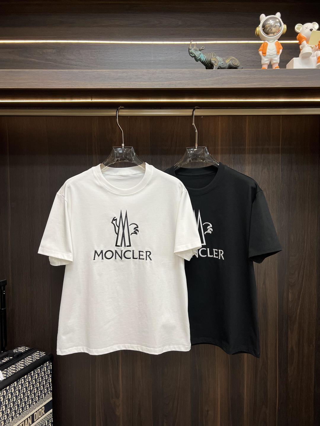 NO:461630,Continuously stocked series!  High-quality must-have for July. The main recommendation is Moncler. Exclusively available for new autumn masked fashion casual round neck short sleeves, high-density 320g pure cotton fabric, high-end needle embroidery, high-end European version original single T-shirt, trendy and fashionable casual half-sleeved, breathable and comfortable, impeccable details, brand element design concept, reflecting high quality. It presents casual cut, and the upper body style is superb!  Code Number M-3XL H2025 new model first release, Moncler, T-shirt,tees, t-shirt,alexander wang19860909不断货系列！高品质7月必选 主推 Moncler 独家专供秋季新款蒙口时尚休闲圆领短袖,高密度320克纯棉面料,高级密针刺绣、高端欧版原单T恤,潮流时尚休闲半袖 透气舒适度高,细节无可挑剔,品牌元素设计理念,体现高品质.呈现休闲裁剪,上身版型超赞！码数M-3XL H2025新款首发,,Moncler,T-shirt,tees，t-shirt,alexander wang,Men's clothing