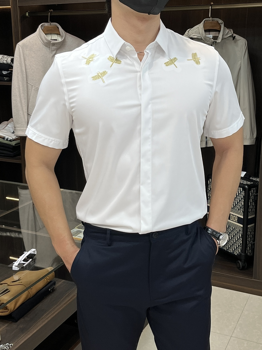 NO:487021,The main products are constantly being sold, and can be sold until next year. Armani Armani The latest men's must-have short-sleeved shirt, natural cotton, comfortable and breathable, original single product, original fabric, soft and comfortable, high-end and luxurious, enough to have a sufficient level of scene, this shirt is proud to make you satisfied and face! Size 38-40-42-44-46-48 New H model first release,,armani,armani,shirts,T-shirt,alexander wang19860909主推不断货,可卖到明年 Armani 阿玛尼 专柜最新款男士必备款短袖衬衫,天然棉,舒服透气,原单狠货,原版面料,柔软舒适,上身高端又奢华,足够场面的档次,这款衬衫无不骄傲的让你满意有面子! 尺码38-40-42-44-46-48 H新款首发,,armani,armani,shirts,T-shirt,alexander wang,Men's clothing