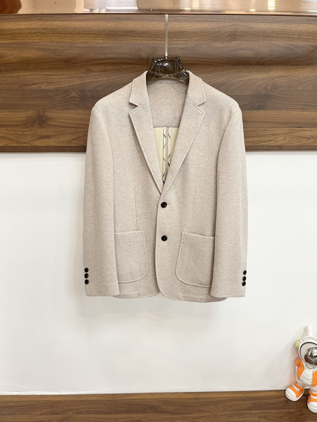 NO:506087,The main recommendation is the new LP 1995ss early autumn style. The new LP suit jacket is released, the popular autumn suit jacket, and the wool fabric suit jacket. It is comfortable and comfortable to wear. It is lazy and casual, combined with clean and simple colors, which is particularly pleasing to look at. It is suitable for daily wear~ I love to launch sports items embellished with vitality prints!  Size M-3XL, complete three standards, shipped the next day, new H models first release, loro piano, jackets & coats, business suit, alexander wang19860909主推 LP 1995ss早秋新款发布Lp西装外套,秋季爆款西装外套,羊毛面料西装外套,穿上就是舒适自在又显瘦的存在,慵懒而随性,结合干净简单的色系就特别耐看,适合日常穿着~倾情推出缀饰活力印花的运动单品！ 尺码M-3XL 三标齐全 隔天出货 H新款首发,,loro piana,jackets & coats,business suit,alexander wang,Men's clothing