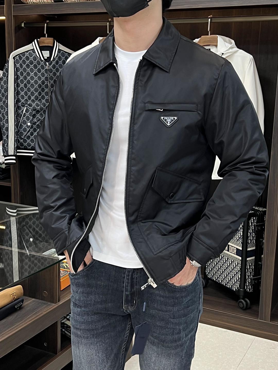 NO:473505,The main recommendation is the new Prada 2025ss early autumn style released Prada lapel jacket, a popular autumn thin cotton design jacket, which makes you feel comfortable and slim when worn. It is lazy and casual, combined with a clean and simple color scheme, which is particularly pleasing to the eye, suitable for daily wear~ I love to launch sports items embellished with vitality prints!  Size M-3XL, complete three standards, shipped the next day, new H2025 models first released, prada, prada, jackets & coats, alexander wang19860909主推 Prada 2025ss早秋新款发布普拉达翻领外套,秋季爆款夹薄棉设计外套,穿上就是舒适自在又显瘦的存在,慵懒而随性,结合干净简单的色系就特别耐看,适合日常穿着~倾情推出缀饰活力印花的运动单品！ 尺码M-3XL 三标齐全 隔天出货 H2025新款首发,,prada,prada,jackets & coats,alexander wang,Men's clothing