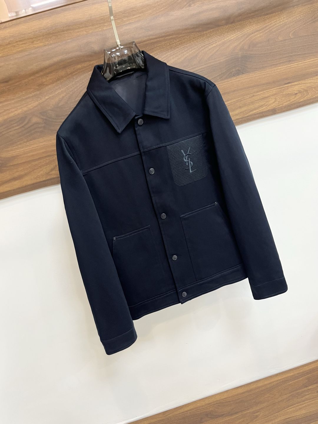 YSL 2025s Early Autumn Billboard Featuring St. Roland’s Coat Launch (20 words) - 图片 2