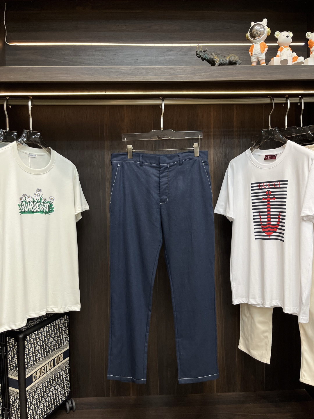 NO:505941,The main recommendation is BC 25SS new linen and cotton knitted polo shirt. This polo shirt is made of linen and cotton yarn. It has a light texture, bringing a cool and comfortable feeling to wear, fitting a straight and comfortable sense of leisure, and offering new items for a mild climate. Highly recommended!  Number of codes 46 48 50 52 54,,alexander wang19860909主推 BC 25SS新款麻棉针织马球衫这款马球衫采用麻棉纱线制作而成,轻盈质感,为穿着带来了一缕清凉的惬意,契合笔直、舒适的休闲量感,为温和气候再献新单品.强烈推荐！ 码数46 48 50 52 54,,alexander wang,Men's clothing