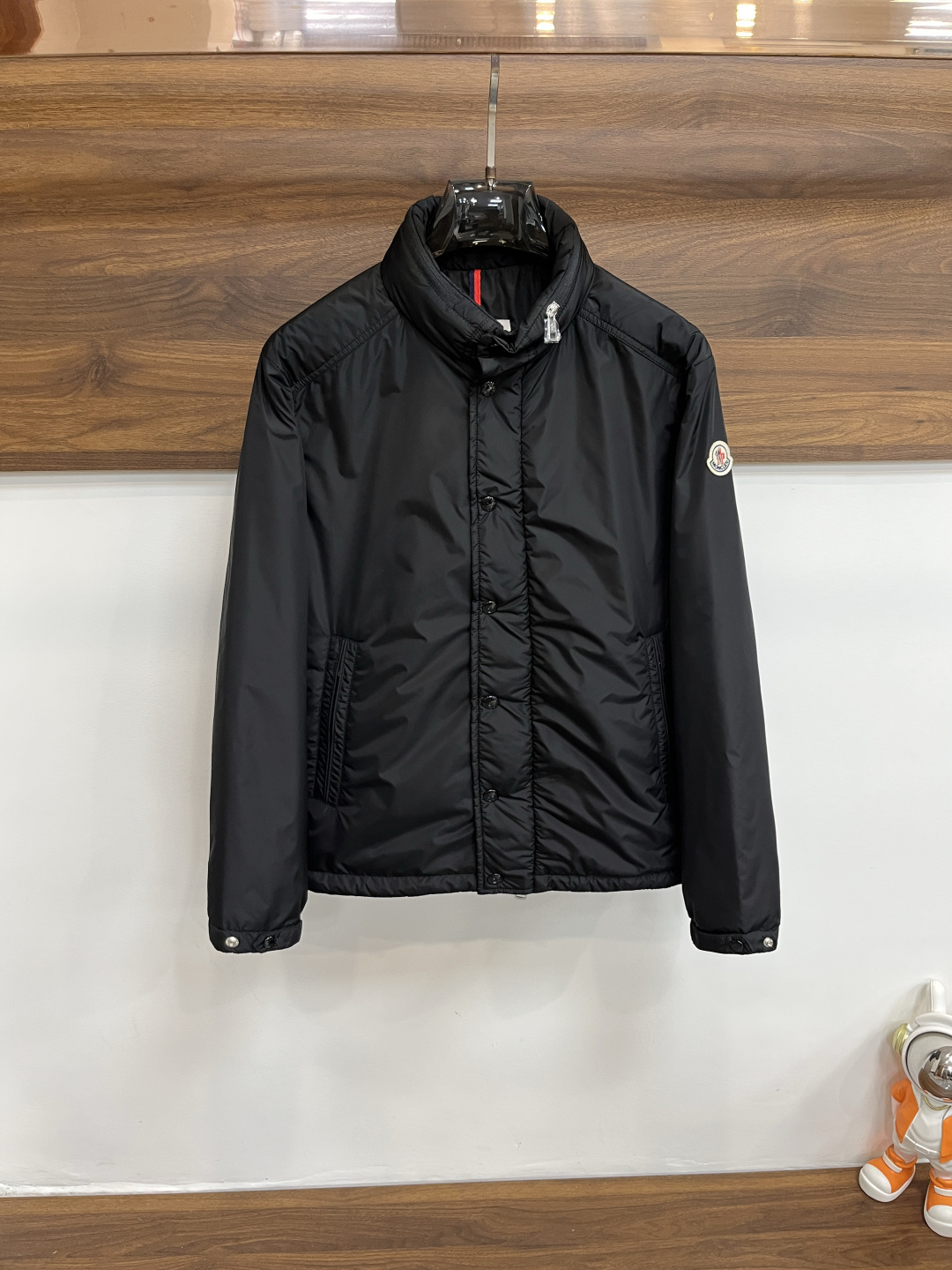 NO:498534,The main recommendation is the new early autumn style of Moncler Ss. The hat is removable and popular cotton jacket for autumn. The hidden hat design makes it comfortable and comfortable to wear and look slim. It is lazy and casual. Combined with a clean and simple color, it is particularly durable and suitable for daily wear. It is very popular to wear~ I love to launch sports items embellished with vitality prints!  Size M-3XL, complete three standards, shipped the next day, new H models are launched, Moncler, jackets & coats, jackets & coats, hats, alexander wang19860909主推 Moncler ss早秋新款发布蒙口连帽棉衣外套,帽可拆秋季爆款棉衣夹克,隐藏帽设计,穿上就是舒适自在又显瘦的存在,慵懒而随性,结合干净简单的色系就特别耐看,适合日常穿着~倾情推出缀饰活力印花的运动单品！ 尺码M-3XL 三标齐全 隔天出货 H新款首发,,Moncler,jackets & coats,jackets & coats,hats,alexander wang,Men's clothing