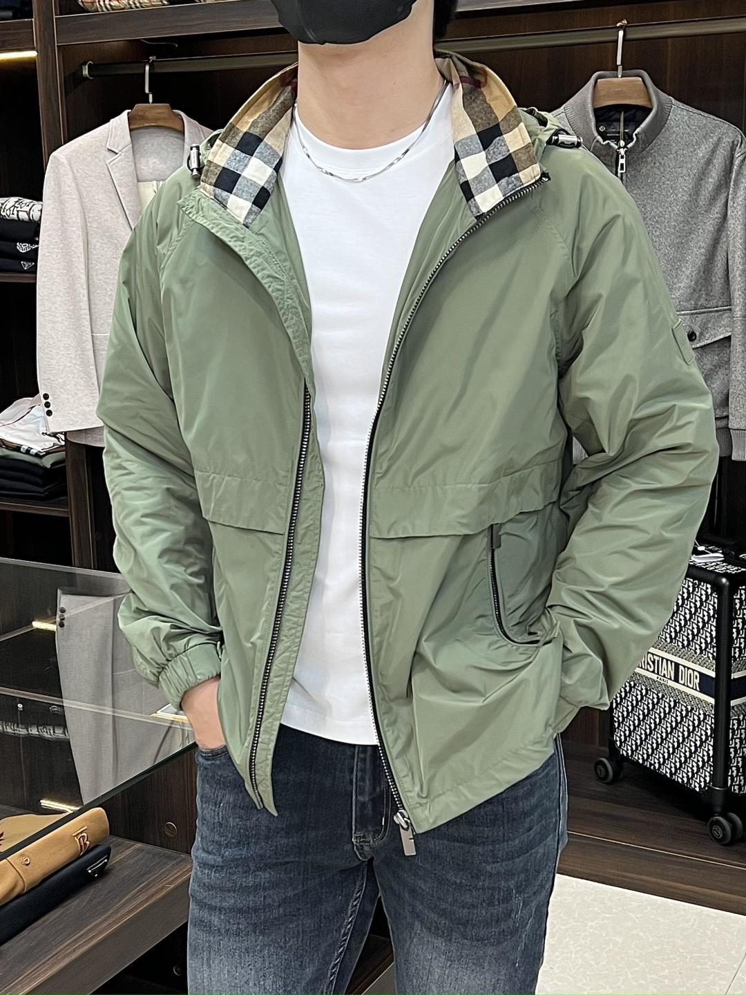 NO:685623,The main recommendation is Burberey's 2025ss early autumn new release Burberry hooded jacket, autumn hot-selling thin cotton jacket, letter logo embroidered style is comfortable and slim when worn, lazy and casual, combined with clean and simple colors, it is particularly attractive and suitable for daily wear~ We are launching sports items decorated with vibrant prints!  Sizes M-3XL, complete with three standards, shipped next day, H2025 new model debut,,burberry,burberry,jackets & coats,jackets & coats,hats,19860909主推 Burberey 2025ss早秋新款发布巴宝莉连帽夹克外套,秋季爆款夹薄棉夹克,字母logo刺绣款穿上就是舒适自在又显瘦的存在,慵懒而随性,结合干净简单的色系就特别耐看,适合日常穿着~倾情推出缀饰活力印花的运动单品！ 尺码M-3XL 三标齐全 隔天出货 H2025新款首发,,burberry,burberry,jackets & coats,jackets & coats,hats,,Men's clothing
