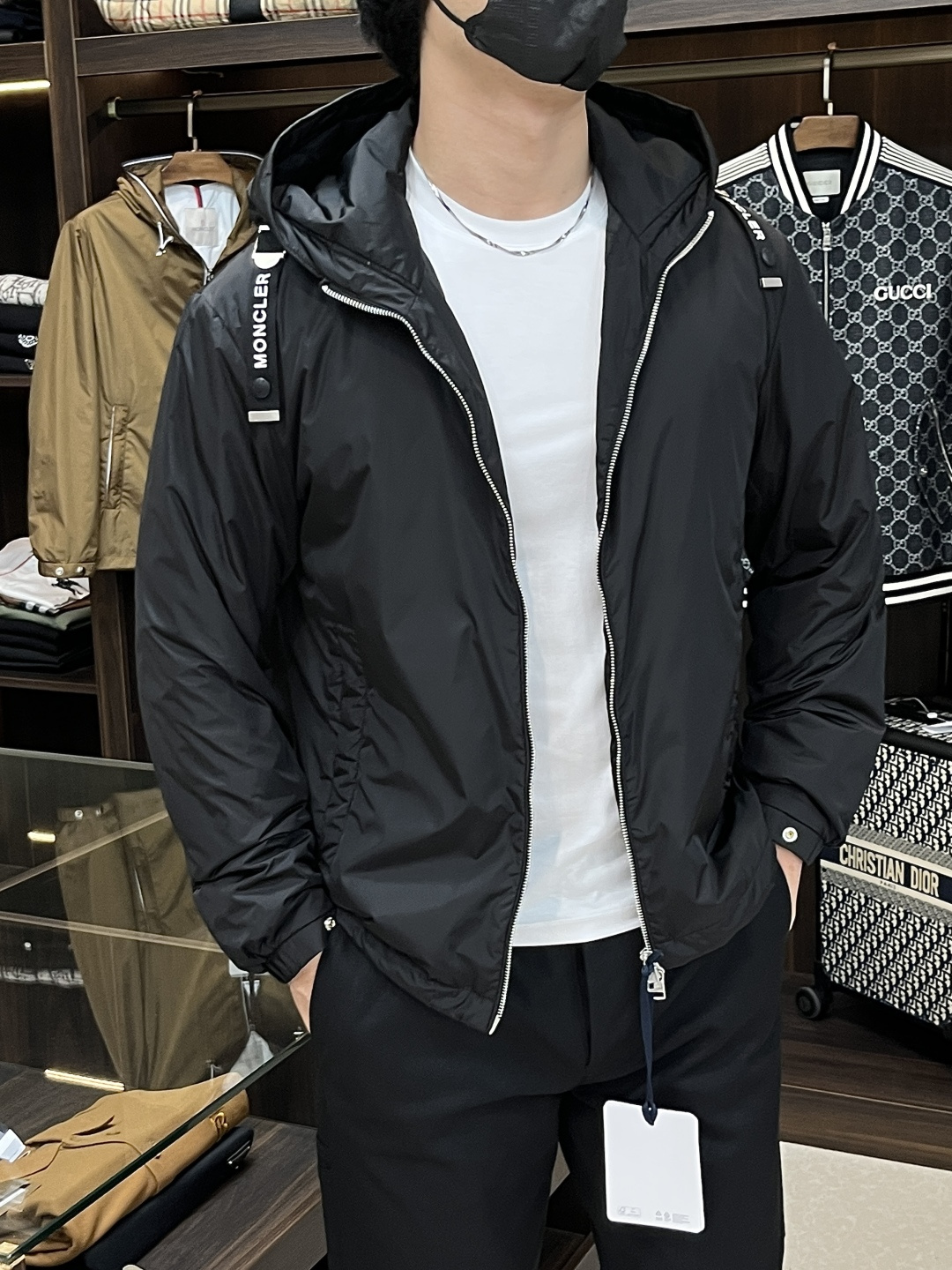 NO:527741,The main recommendation is the new early autumn style of Moncler Ss. The hooded jacket with a covert hooded jacket, a jacquard fabric for autumn, thin cotton jacket, which makes you feel comfortable and slim when worn. It is lazy and casual, combined with a clean and simple color scheme, which is particularly pleasing to look at and suitable for daily wear. It is full of enthusiasm to launch sports items embellished with vibrant prints!  Size M-3XL, complete three standards, shipped the next day, new H models are launched, Moncler, jackets & coats, jackets & coats, hats, alexander wang19860909主推 Moncler ss早秋新款发布蒙口连帽夹克外套,提花面料秋季爆款夹薄棉夹克,穿上就是舒适自在又显瘦的存在,慵懒而随性,结合干净简单的色系就特别耐看,适合日常穿着~倾情推出缀饰活力印花的运动单品！ 尺码M-3XL 三标齐全 隔天出货 H新款首发,,Moncler,jackets & coats,jackets & coats,hats,alexander wang,Men's clothing