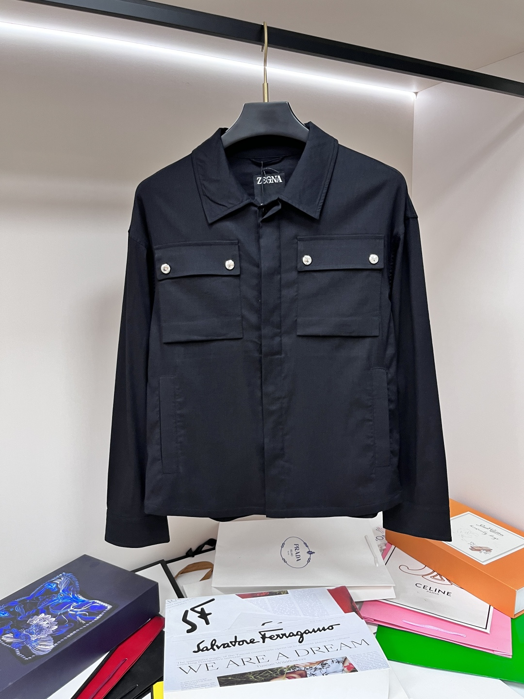 NO:487037,The main recommendation Zegna 2025ss early autumn new style released the Zegna lapel jacket, a popular autumn jacket, it is comfortable and slim when worn, lazy and casual, combined with clean and simple colors, it is particularly pleasing to look at, suitable for daily wear~ I love to launch sports items embellished with vitality prints!  Size M-3XL, complete three standards, shipped the next day, new H2025 model first release, zegna, jackets & coats, jackets & coats, alexander wang19860909主推 Zegna 2025ss早秋新款发布杰尼亚翻领夹克外套,秋季爆款夹克,穿上就是舒适自在又显瘦的存在,慵懒而随性,结合干净简单的色系就特别耐看,适合日常穿着~倾情推出缀饰活力印花的运动单品！ 尺码M-3XL 三标齐全 隔天出货 H2025新款首发,,zegna,jackets & coats,jackets & coats,alexander wang,Men's clothing