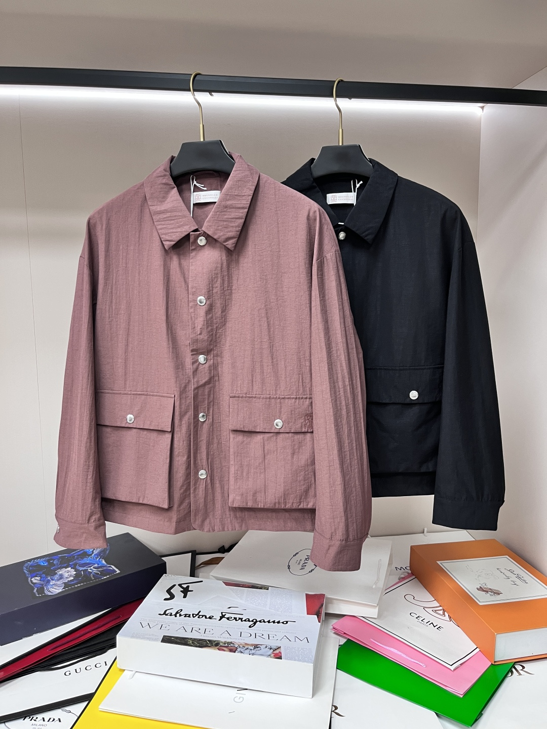 NO:488192,The main recommendation is the new BC ss early autumn style to release BC lapel jacket, a popular autumn jacket, which makes you feel comfortable and slim when worn. It is lazy and casual, combined with clean and simple colors, which is particularly pleasing to the eye, suitable for daily wear~ I love to launch sports items embellished with vitality prints!  Size M-3XL, complete three standards, shipped the next day, new H models are launched, Jackets & coats, Jackets & coats, alexander wang19860909主推 BC ss早秋新款发布BC翻领夹克外套,秋季爆款夹克,穿上就是舒适自在又显瘦的存在,慵懒而随性,结合干净简单的色系就特别耐看,适合日常穿着~倾情推出缀饰活力印花的运动单品！ 尺码M-3XL 三标齐全 隔天出货 H新款首发,,jackets & coats,jackets & coats,alexander wang,Men's clothing