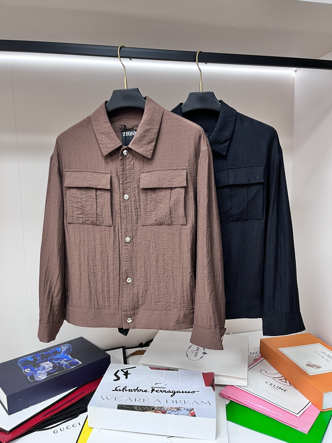 NO:488198,The main recommendation is Zegna Ss's early autumn new style released. It is a popular autumn jacket. It is comfortable and comfortable to wear. It is lazy and casual. It is particularly pleasing to look at with clean and simple colors. It is suitable for daily wear. It is full of sports items embellished with vitality prints!  Size M-3XL, complete three standards, shipped the next day, new H models are launched, zegna, jackets & coats, jackets & coats, alexander wang19860909主推 Zegna ss早秋新款发布杰尼亚翻领夹克外套,秋季爆款夹克,穿上就是舒适自在又显瘦的存在,慵懒而随性,结合干净简单的色系就特别耐看,适合日常穿着~倾情推出缀饰活力印花的运动单品！ 尺码M-3XL 三标齐全 隔天出货 H新款首发,,zegna,jackets & coats,jackets & coats,alexander wang,Men's clothing