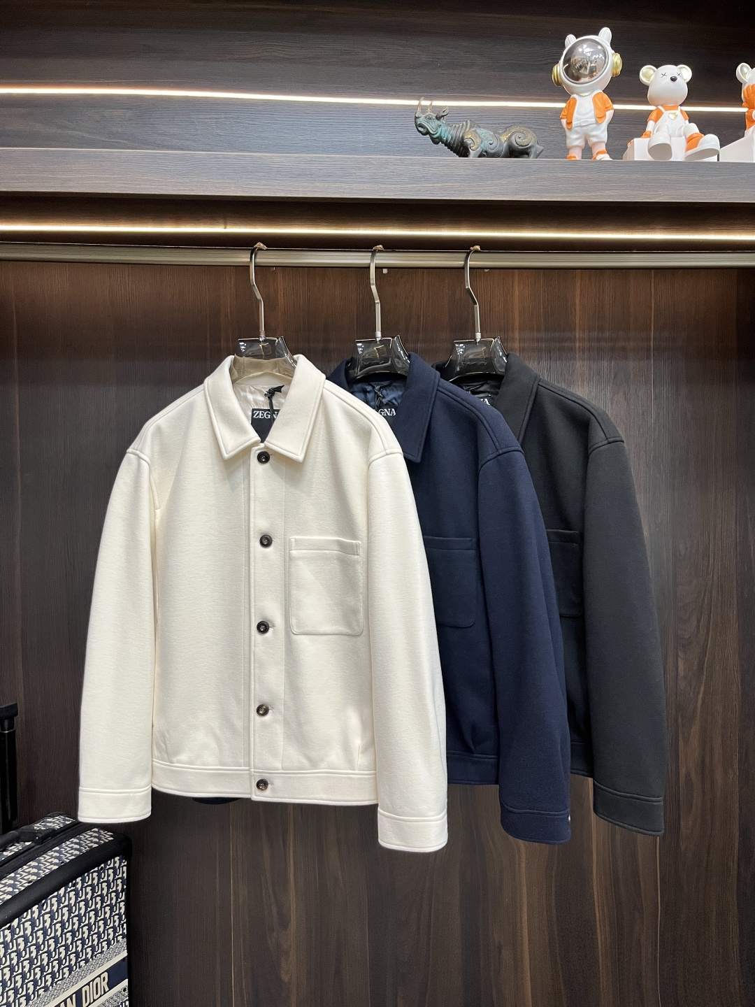 NO:493401,The main recommendation is Zegna ss new autumn and winter style. The Zegna lapel jacket is released. The autumn hot-sized thin cotton jacket is comfortable and comfortable and slim. It is lazy and casual. Combined with clean and simple colors, it is particularly pleasing to look at. It is suitable for daily wear~ I love to launch sports items embellished with vitality prints!  Size M-3XL, complete three standards, shipped the next day, new H models are launched, zegna, jackets & coats, jackets & coats, alexander wang19860909主推 Zegna ss秋冬新款发布杰尼亚翻领夹克外套,秋季爆款夹薄棉夹克,穿上就是舒适自在又显瘦的存在,慵懒而随性,结合干净简单的色系就特别耐看,适合日常穿着~倾情推出缀饰活力印花的运动单品！ 尺码M-3XL 三标齐全 隔天出货 H新款首发,,zegna,jackets & coats,jackets & coats,alexander wang,Men's clothing