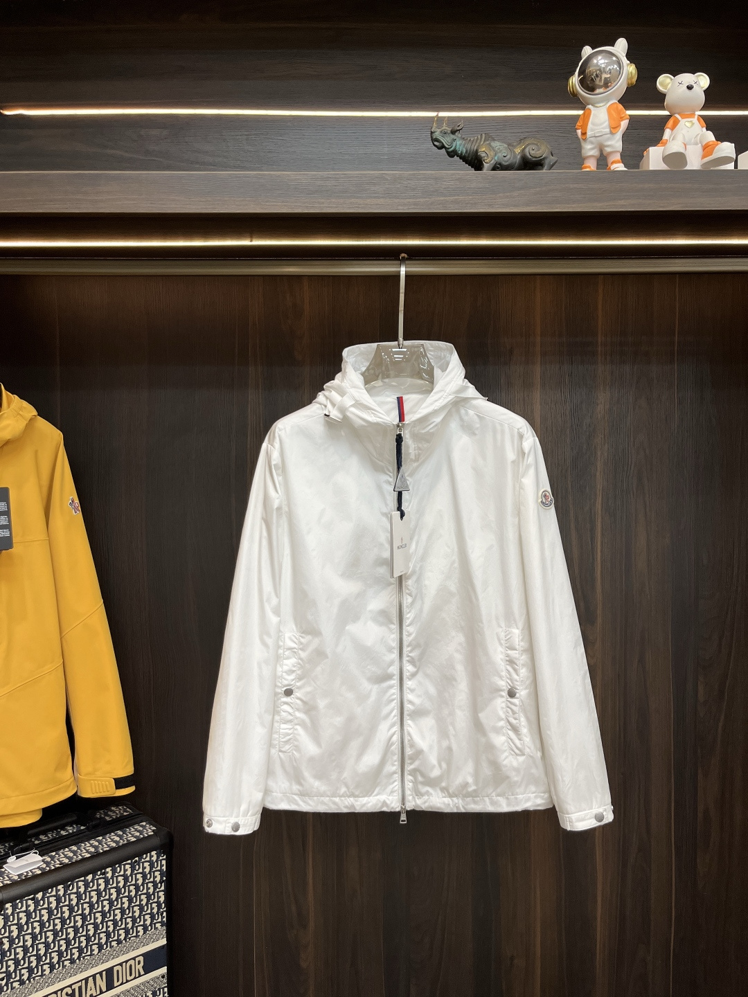 NO:522057,The main recommendation is Moncler 2025ss early autumn new style released a covert hooded jacket, a popular autumn thin cotton jacket, which makes you feel comfortable and slim when worn. It is lazy and casual, combined with a clean and simple color scheme, which is particularly pleasing to the eye, suitable for daily wear~ I love to launch sports items embellished with vitality prints!  Size M-3XL, complete three standards, shipped the next day, new H2025 models first launch fhs, Moncler, jackets & coats, jackets & coats, hats, alexander wang19860909主推 Moncler 2025ss早秋新款发布蒙口连帽夹克外套,秋季爆款夹薄棉夹克,穿上就是舒适自在又显瘦的存在,慵懒而随性,结合干净简单的色系就特别耐看,适合日常穿着~倾情推出缀饰活力印花的运动单品！ 尺码M-3XL 三标齐全 隔天出货 H2025新款首发fhs,,Moncler,jackets & coats,jackets & coats,hats,alexander wang,Men's clothing