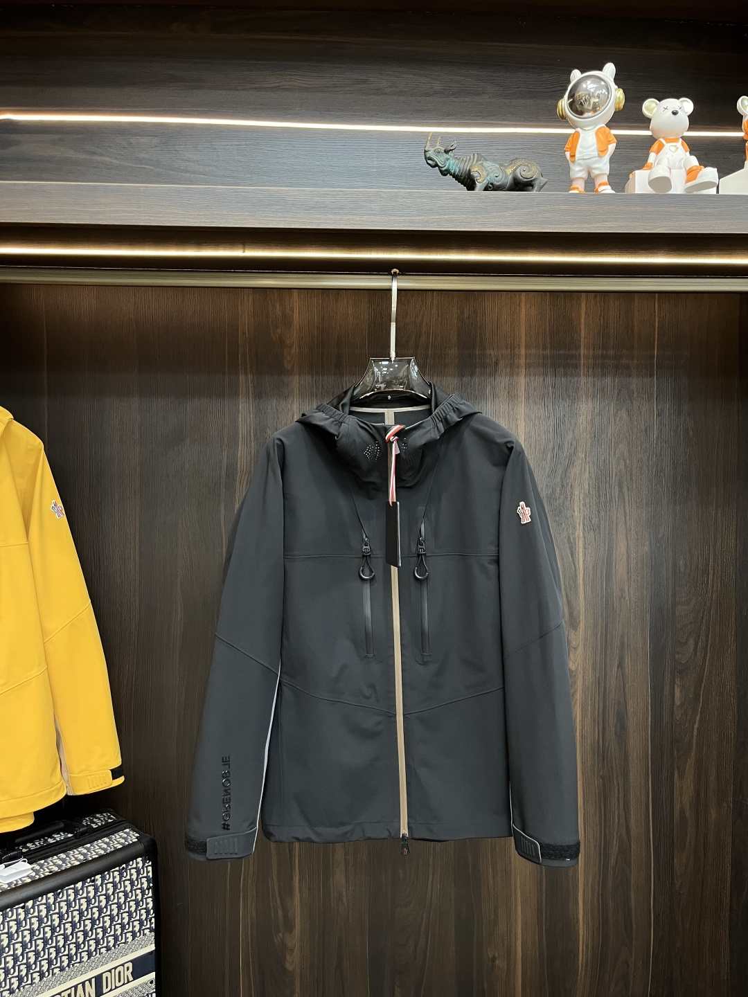 NO:514426,The main recommendation is Moncler 2025ss early autumn new style released a covert hooded jacket, a popular autumn thin cotton jacket, which makes you feel comfortable and slim when worn. It is lazy and casual, combined with a clean and simple color scheme, which is particularly pleasing to the eye, suitable for daily wear~ I love to launch sports items embellished with vitality prints!  Size M-3XL, complete three standards, shipped the next day, new H2025 model first release, Moncler, jackets & coats, jackets & coats, hats, alexander wang19860909主推 Moncler 2025ss早秋新款发布蒙口连帽夹克外套,秋季爆款夹薄棉夹克,穿上就是舒适自在又显瘦的存在,慵懒而随性,结合干净简单的色系就特别耐看,适合日常穿着~倾情推出缀饰活力印花的运动单品！ 尺码M-3XL 三标齐全 隔天出货 H2025新款首发,,Moncler,jackets & coats,jackets & coats,hats,alexander wang,Men's clothing