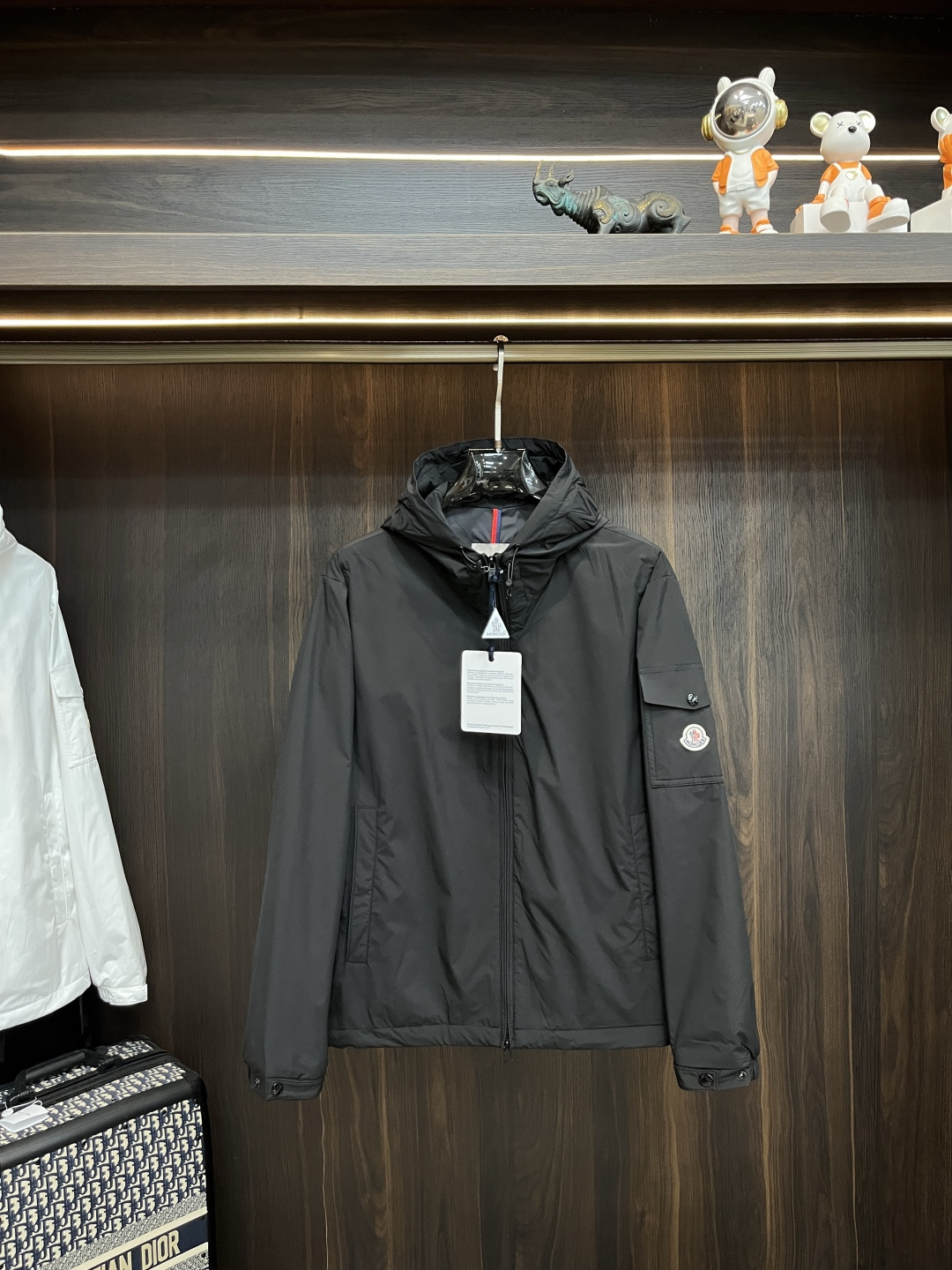 NO:514416,The main recommendation is the new early autumn style of Moncler Ss. The new hooded jacket for the covert mouth, the popular autumn style of thin cotton jacket, and the war horse embroidered logo thin cotton jacket. It is comfortable and comfortable to wear. It is lazy and casual, combined with clean and simple colors, which is particularly pleasing to look at. It is suitable for daily wear~ I love to launch sports items embellished with vitality prints!  Size M-3XL, complete three standards, shipped the next day, new H first-time fhs, Moncler, jackets & coats, jackets & coats, hats, alexander wang19860909主推 Moncler ss早秋新款发布蒙口连帽夹克外套,秋季爆款夹薄棉夹克,战马刺绣logo薄棉外套,穿上就是舒适自在又显瘦的存在,慵懒而随性,结合干净简单的色系就特别耐看,适合日常穿着~倾情推出缀饰活力印花的运动单品！ 尺码M-3XL 三标齐全 隔天出货 H新款首发fhs,,Moncler,jackets & coats,jackets & coats,hats,alexander wang,Men's clothing