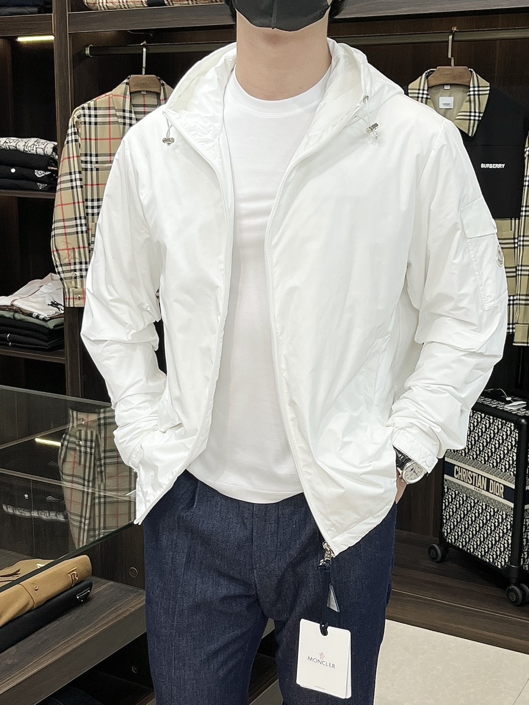 NO:506071,The main recommendation is the new early autumn style of Moncler Ss. The new hooded jacket for the covert mouth, the popular autumn style of thin cotton jacket, and the war horse embroidered logo thin cotton jacket. It is comfortable and comfortable to wear. It is lazy and casual, combined with clean and simple colors, and is particularly durable and suitable for daily wear. It is passionately launched sports items with embellishment and vitality printing!  Size M-3XL, complete three standards, shipped the next day, new H models are launched, Moncler, jackets & coats, jackets & coats, hats, alexander wang19860909主推 Moncler ss早秋新款发布蒙口连帽夹克外套,秋季爆款夹薄棉夹克,战马刺绣logo薄棉外套,穿上就是舒适自在又显瘦的存在,慵懒而随性,结合干净简单的色系就特别耐看,适合日常穿着~倾情推出缀饰活力印花的运动单品！ 尺码M-3XL 三标齐全 隔天出货 H新款首发,,Moncler,jackets & coats,jackets & coats,hats,alexander wang,Men's clothing