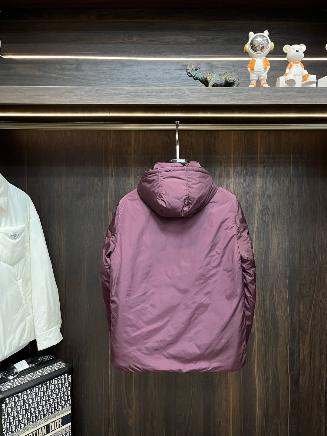 爆款羽绒🌹Prada 2025秋冬新款❤️普拉达新款连帽设计羽绒外套，帽可拆爆款羽绒服选用亮泽尼龙面料打