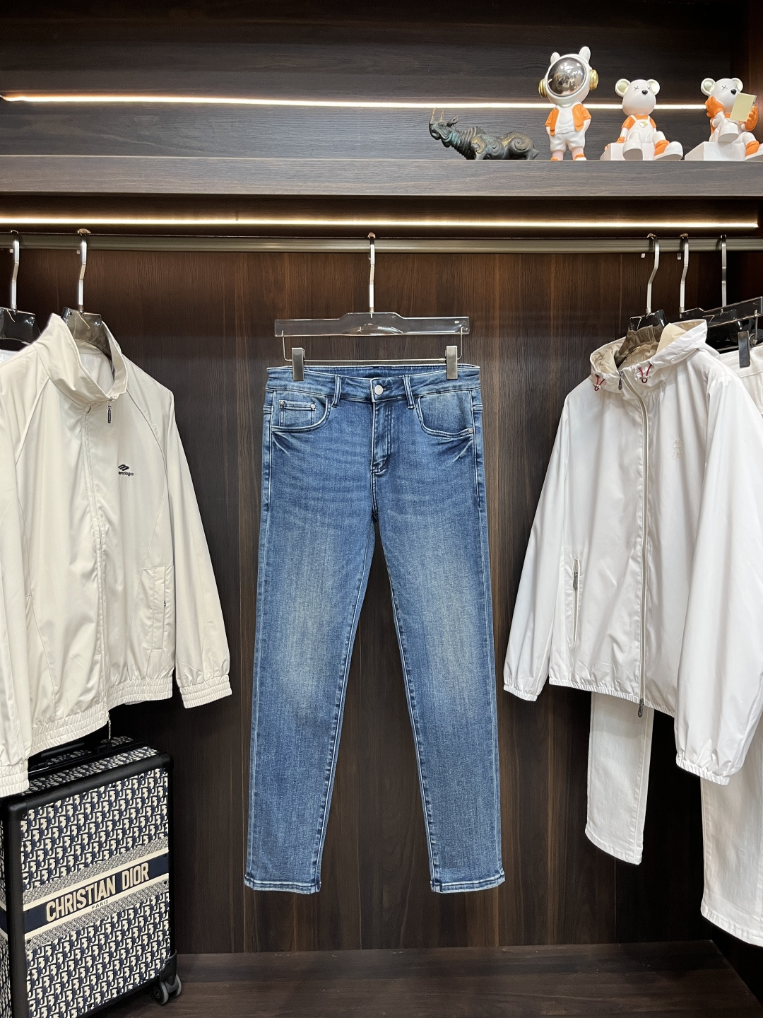 NO:516828,The main recommendation Polo is exclusively exclusive to the new Paul trendy men's fashionable casual jeans, high-end European version original single pants, trendy and fashionable casual pants, breathable and comfortable, impeccable details, brand element design concept, reflecting high quality. It presents casual cut, and the upper body style is superb!  Number of codes 29-38 (no 35 37) H2025 new model first release, jeans, alexander wang19860909主推 Polo 独家专供新款保罗潮男时尚休闲牛仔裤,高端欧版原单裤子,潮流时尚休闲裤子 透气舒适度高,细节无可挑剔,品牌元素设计理念,体现高品质.呈现休闲裁剪,上身版型超赞！ 码数29-38（无35 37） H2025新款首发,,jeans,alexander wang,Men's clothing