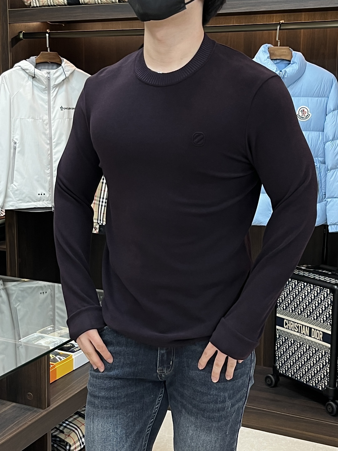NO:504649,The main recommendation Zegna autumn and winter new long-sleeved T-shirts. Zegna round neck exclusive custom mercerized cotton fabric. Celebrity favorite fashion flavor is casual and simple and generous. Brand logo design. Craft design, clean and neat tailoring. Full of urban style. Exclusive top-level custom fabrics are available. They are soft and dry. The upper body effect is crisp and stylish. Three-dimensional cutting technology. The style is high standard. The right and right silhouette version is not tight. Just wear it. Bok has so many top-level raw materials to create high-end products with unparalleled value. The first choice for high-end fashion fashion people, the upper body effect is super good... Size M-3XL, zegna,tees, t-shirt, alexander wang19860909主推 Zegna 秋冬新品长袖T恤 杰尼亚圆领独家定制丝光棉棉面料,明星最爱时装味休闲简单大方 品牌logo设计 工艺设计,干净利落剪裁 都市风十足 可供独家顶级定制面料,手感软糯干爽,上身效果挺括有型,立体裁剪工艺,版型上都是高标准,恰当好处的廓型版,又恰恰不紧绷,穿上心情就好,bok如此众多的顶级原料,打造出价值感无与伦比的高端产品,高端潮流时尚人士首选,上身效果超级好看……尺码M-3XL,,zegna,tees，t-shirt,alexander wang,Men's clothing