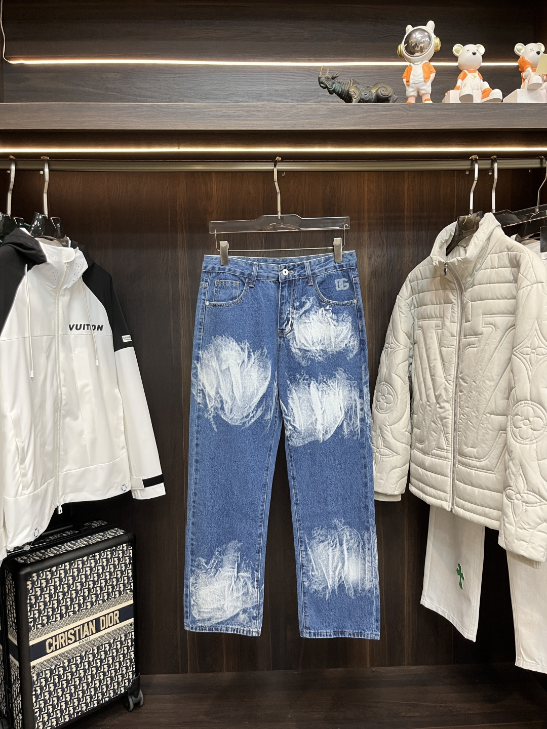 NO:519778,The main recommendation D&G is exclusively available for new Dolce & Gabbana trendy men's fashionable wide-leg jeans, high-end European version original single pants, trendy and fashionable casual pants, breathable and comfortable, impeccable details, brand element design concept, reflecting high quality. It presents casual cut, and the upper body style is superb!  Number of codes 29-38 (no 35 37) H new model first release, Dolce & Gabbana, Dolce & Gabbana, jeans, alexander wang19860909主推 D&G 独家专供新款杜嘉班纳潮男时尚阔腿牛仔裤,高端欧版原单裤子,潮流时尚休闲裤子 透气舒适度高,细节无可挑剔,品牌元素设计理念,体现高品质.呈现休闲裁剪,上身版型超赞！ 码数29-38（无35 37） H新款首发,,Dolce&Gabbana,Dolce&Gabbana,jeans,alexander wang,Men's clothing