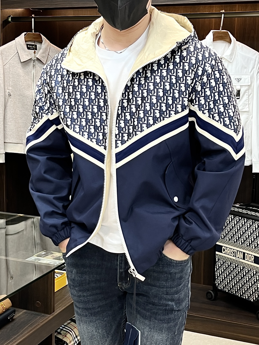 NO:508779,The main recommendation is Dior Ss's early autumn new model released Dior hooded jacket, a popular autumn thin cotton jacket, thin cotton jacket, which makes you feel comfortable and slim when worn. It is lazy and casual, combined with clean and simple colors, it is particularly durable and suitable for daily wear~ I love to launch sports items embellished with vitality prints!  Size M-3XL, complete three standards, shipped the next day, new H models are launched, dior, dior, jackets & coats, jackets & coats, hats, alexander wang19860909主推 Dior ss早秋新款发布迪奥连帽夹克外套,秋季爆款夹薄棉夹克,薄棉外套,穿上就是舒适自在又显瘦的存在,慵懒而随性,结合干净简单的色系就特别耐看,适合日常穿着~倾情推出缀饰活力印花的运动单品！ 尺码M-3XL 三标齐全 隔天出货 H新款首发,,dior,dior,jackets & coats,jackets & coats,hats,alexander wang,Men's clothing