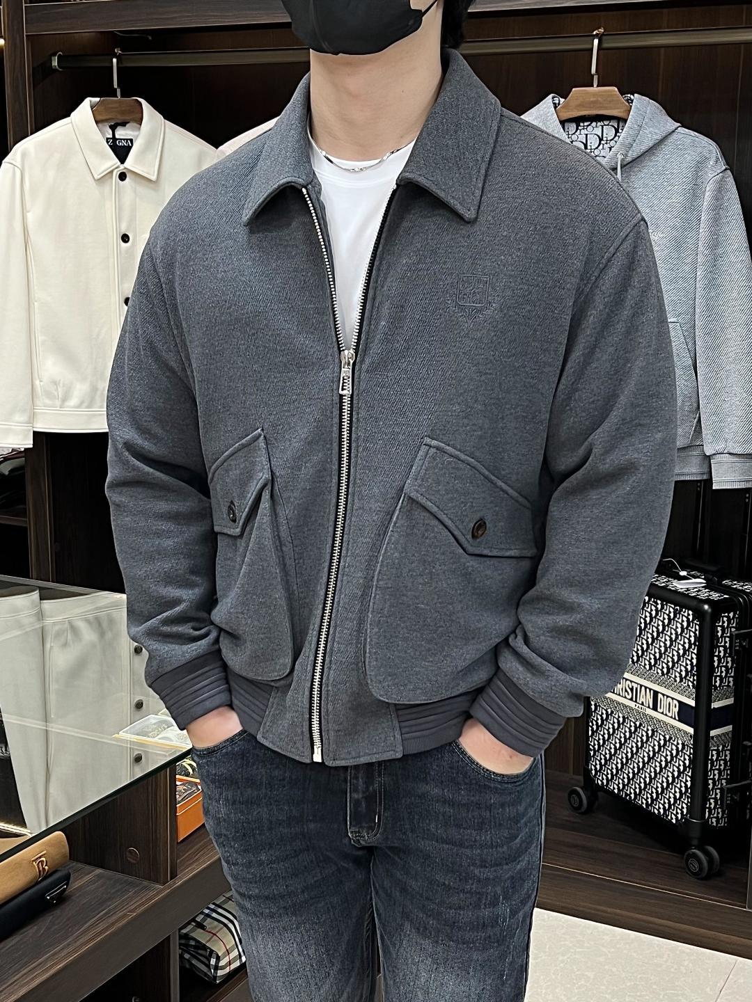 NO:521028,The main down recommendation LP 1885ss early autumn new model released LP lapel down jacket!  The popular letter printed down jacket in autumn and winter, and the 90-white goose down jacket is comfortable and comfortable and slim when worn. It is lazy and casual, combined with clean and simple colors, it is particularly pleasing to look at. It is suitable for daily wear~ I love to launch sports items embellished with vitality printed!  Size M-3XL, complete three standards, shipped the next day, new H models first launch, loro piano, jackets & coats, down jacket, alexander wang19860909羽绒主推 LP 1885ss早秋新款发布LP翻领羽绒服！秋冬爆款字母印花羽绒外套,90白鹅绒填充羽绒服,穿上就是舒适自在又显瘦的存在,慵懒而随性,结合干净简单的色系就特别耐看,适合日常穿着~倾情推出缀饰活力印花的运动单品！ 尺码M-3XL 三标齐全 隔天出货 H新款首发,,loro piana,jackets & coats,down jacket,alexander wang,Men's clothing