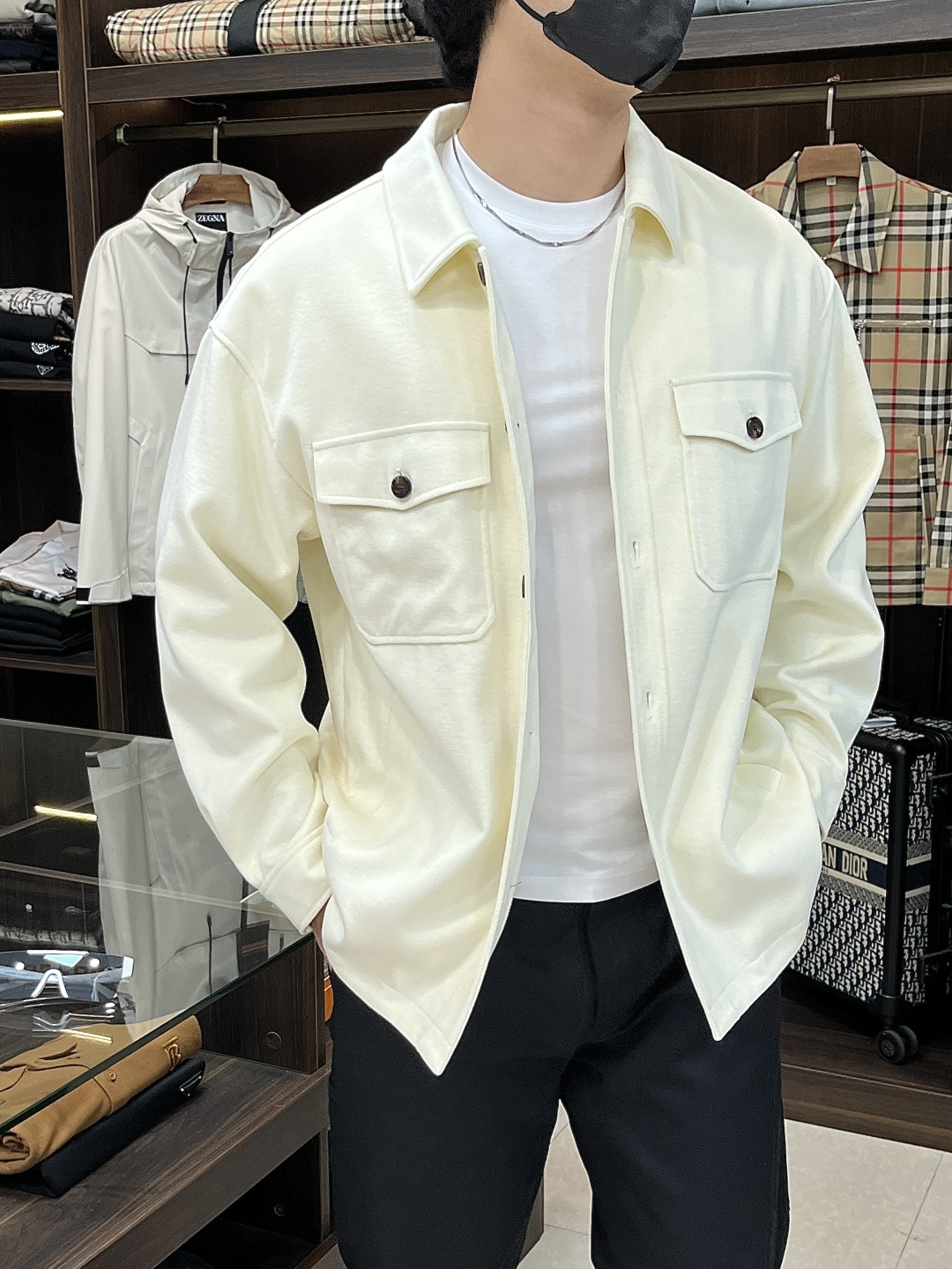NO:511840,The main recommendation is the new LP 1985ss early autumn style released the LP lapel feather jacket!  A popular autumn and winter thin cotton jacket, a double pocket shirt on the chest is comfortable and comfortable, lazy and casual, combined with a clean and simple color scheme, it is particularly pleasing to look at and suitable for daily wear~ I love to launch sports items embellished with vitality prints!  Size M-3XL, complete three standards, shipped the next day, new H models are launched, loro piano, jackets & coats, jackets & coats, shirts, alexander wang19860909主推 LP 1985ss早秋新款发布LP翻领羽夹克外套！秋冬爆款夹薄棉外套,胸前双口袋衬衫款穿上就是舒适自在又显瘦的存在,慵懒而随性,结合干净简单的色系就特别耐看,适合日常穿着~倾情推出缀饰活力印花的运动单品！ 尺码M-3XL 三标齐全 隔天出货 H新款首发,,loro piana,jackets & coats,jackets & coats,shirts,alexander wang,Men's clothing