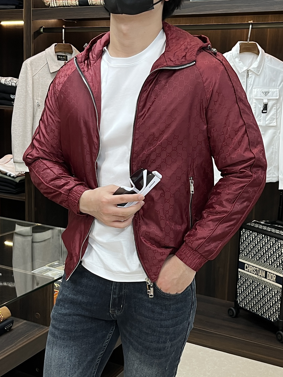 NO:510053,The main recommendation is Gucci Ss's early autumn new model released Gucci hooded jacket, a hot autumn style thin cotton jacket, and a thin cotton jacket with letters. It is comfortable and comfortable to wear. It is lazy and casual, combined with clean and simple colors, and is particularly durable and suitable for daily wear. It is passionately launched sports items embellished with vibrant prints!  Size M-3XL, complete three standards, shipped the next day, new H models are launched, gucci, gucci, jackets & coats, jackets & coats, hats, alexander wang19860909主推 Gucci ss早秋新款发布古驰连帽夹克外套,秋季爆款夹薄棉夹克,字母金属logo薄棉外套,穿上就是舒适自在又显瘦的存在,慵懒而随性,结合干净简单的色系就特别耐看,适合日常穿着~倾情推出缀饰活力印花的运动单品！ 尺码M-3XL 三标齐全 隔天出货 H新款首发,,gucci,gucci,jackets & coats,jackets & coats,hats,alexander wang,Men's clothing