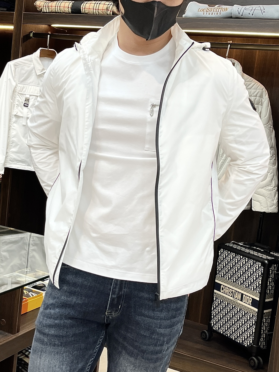 NO:510032,The main recommendation is Zegna Ss's early autumn new style released Zegna hooded jacket, a hot autumn style thin cotton jacket, and a thin cotton jacket with letters. It is comfortable and comfortable to wear. It is lazy and casual, combined with clean and simple colors, and is particularly durable and suitable for daily wear. It is passionately launched sports items with embellishment and vitality printing!  Size M-3XL, complete three standards, shipped the next day, new H models are launched, zegna, jackets & coats, jackets & coats, hats, alexander wang19860909主推 Zegna ss早秋新款发布杰尼亚连帽夹克外套,秋季爆款夹薄棉夹克,字母金属logo薄棉外套,穿上就是舒适自在又显瘦的存在,慵懒而随性,结合干净简单的色系就特别耐看,适合日常穿着~倾情推出缀饰活力印花的运动单品！ 尺码M-3XL 三标齐全 隔天出货 H新款首发,,zegna,jackets & coats,jackets & coats,hats,alexander wang,Men's clothing