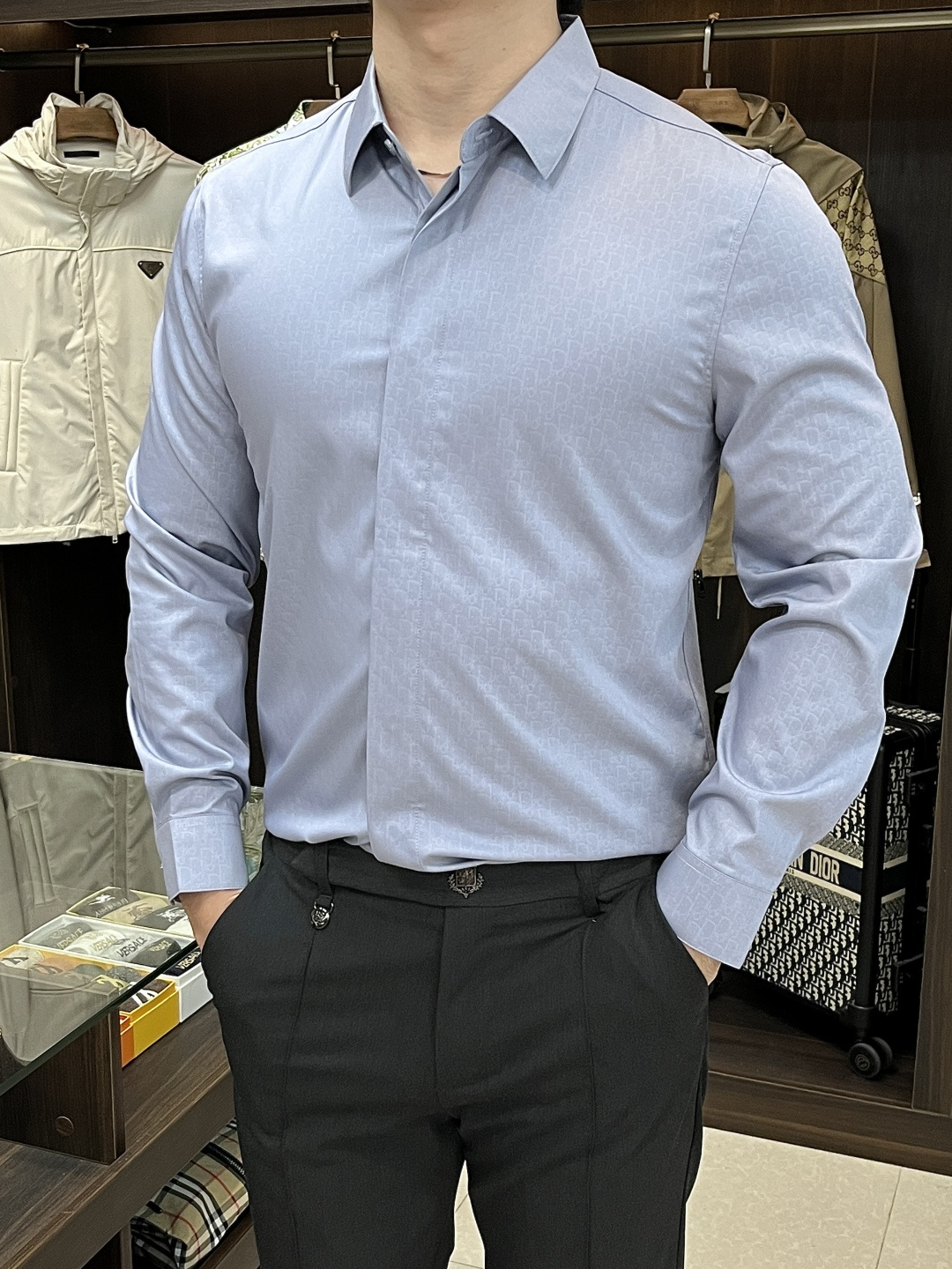 NO:510036,The main recommendation is Dior 2025ss early autumn new model released Dior long-sleeved shirt, with a popular wool long-sleeved shirt in autumn. It is comfortable and comfortable to wear, lazy and casual, combined with clean and simple colors, which is particularly pleasing to the eye, suitable for daily wear~ I love to launch sports items embellished with vitality prints!  Size M-3XL, complete three standards, shipped the next day, new H2025 model first release, dior, dior, shirts, alexander wang19860909主推 Dior 2025ss早秋新款发布迪奥长袖衬衫,秋季爆款羊毛长袖,穿上就是舒适自在又显瘦的存在,慵懒而随性,结合干净简单的色系就特别耐看,适合日常穿着~倾情推出缀饰活力印花的运动单品！ 尺码M-3XL 三标齐全 隔天出货 H2025新款首发,,dior,dior,shirts,alexander wang,Men's clothing