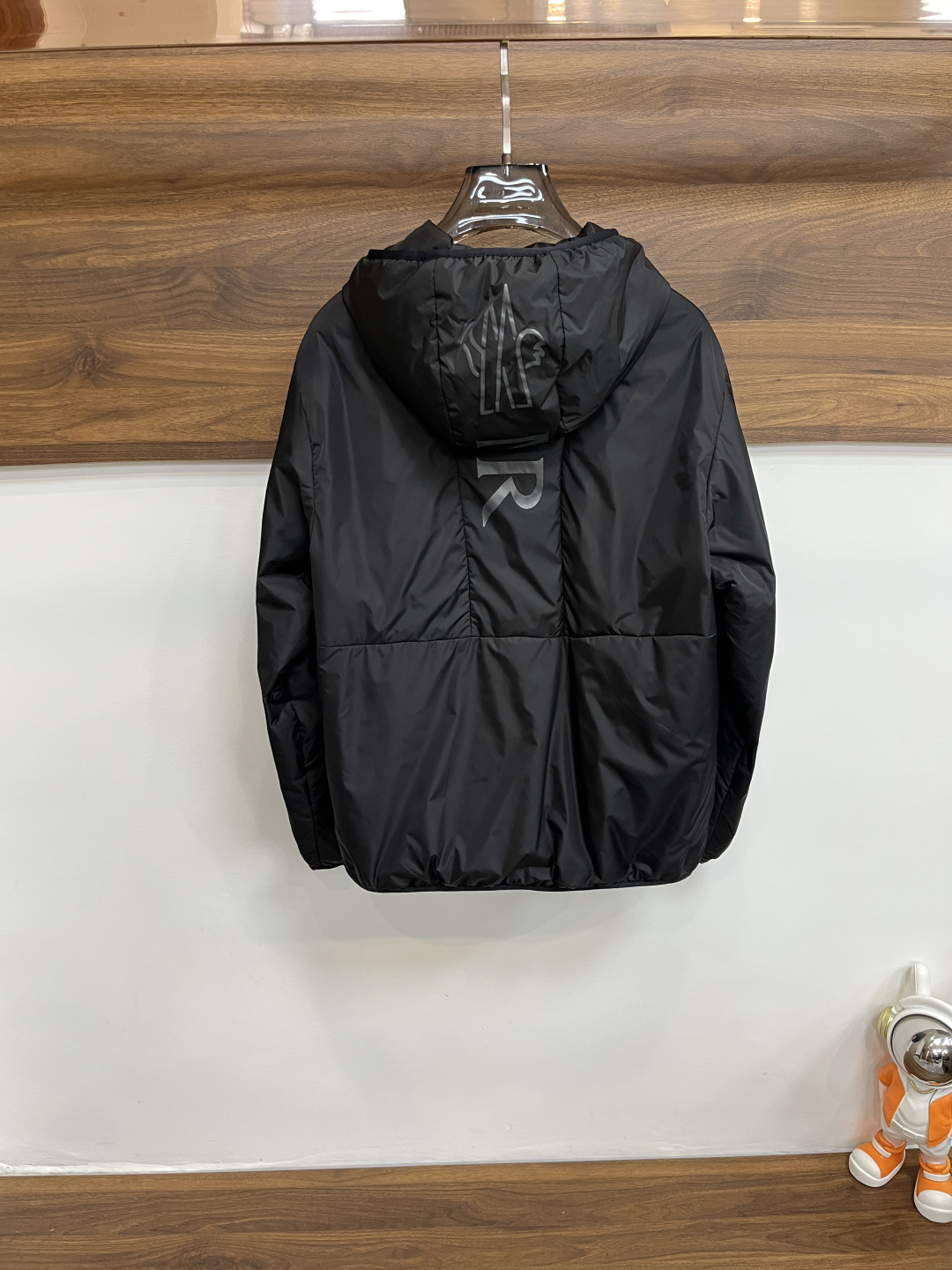 Moncler Women's Lightweight Hooded Jacket - Fall Essential, Comfortable Fit 5 cmp i1755598166585 1335 0 3