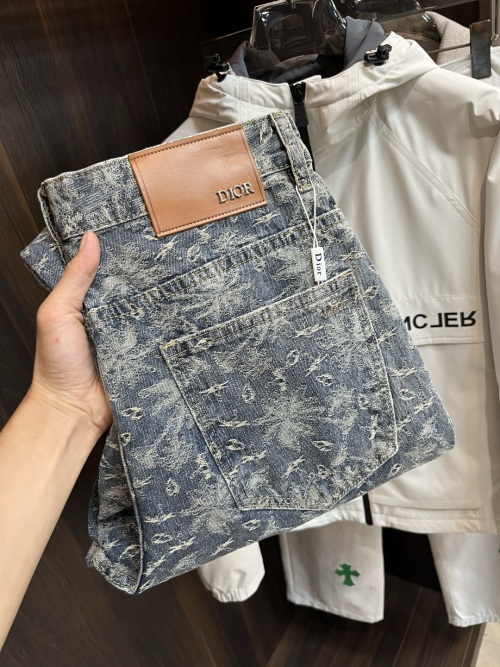 Dior Men's Fashionable Wide-Leg Jeans, High-End European Style Trousers 1 Dior Men's Fashionable Wide-Leg Jeans, High-End European Style Trousers