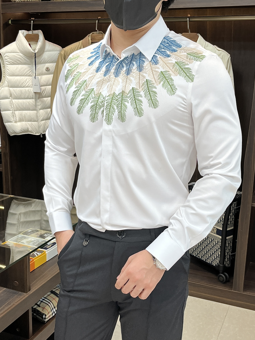 NO:516836,The main recommendation of Armani 2025 autumn and winter new shirt Armani men's must-have long-sleeved shirt, top-grade embroidery craftsmanship, high-end light luxury boutique natural cotton shirt. Comfortable and breathable, original single and ruthless, original fabric, soft and comfortable, high-end and luxurious upper body, sufficiently styled class, this shirt is proud to make you satisfied and face! Size 38-40-42-44-46-48 New H2025 launch,,armani,armani,shirts,alexander wang19860909主推 Armani 2025秋冬新款衬衫阿玛尼男士必备款长袖衬衫,顶级刺绣工艺,高端轻奢精品天然棉衬衫.舒服透气,原单狠货,原版面料,柔软舒适,上身高端又奢华,足够场面的档次,这款衬衫无不骄傲的让你满意有面子! 尺码38-40-42-44-46-48 H2025新款首发,,armani,armani,shirts,alexander wang,Men's clothing