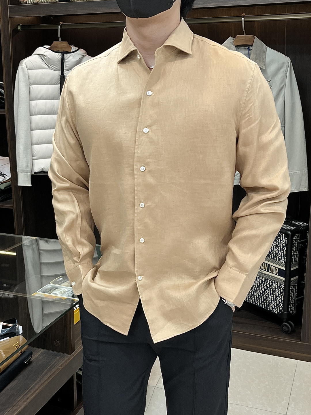 NO:599481,Mainly recommended Armani 2025 autumn and winter new shirts Armani men's essential long-sleeved shirts, high-end light luxury boutique natural linen shirts. Comfortable and breathable, original goods, original fabrics, soft and comfortable, high-end and luxurious upper body, enough class for the scene, this shirt will make you proud and proud! Size 38-40-42-44-46-48 H2025 new release,,armani,armani,shirts,alexander wang19860909主推 Armani 2025秋冬新款衬衫阿玛尼男士必备款长袖衬衫,高端轻奢精品天然亚麻衬衫.舒服透气,原单狠货,原版面料,柔软舒适,上身高端又奢华,足够场面的档次,这款衬衫无不骄傲的让你满意有面子! 尺码38-40-42-44-46-48 H2025新款首发,,armani,armani,shirts,alexander wang,Men's clothing