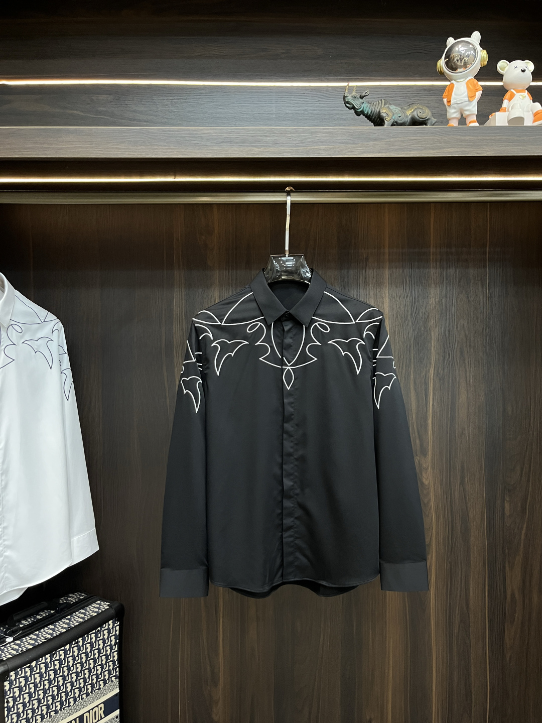 NO:518408,The main recommendation of Armani 2025 autumn and winter new shirt Armani men's must-have long-sleeved shirt, top-grade embroidery craft shirt, high-end light luxury boutique natural cotton shirt. Comfortable and breathable, original single and ruthless, original fabric, soft and comfortable, high-end and luxurious upper body, sufficiently styled class, this shirt is proud to make you satisfied and face! Size 38-40-42-44-46-48 New H2025 launch,,armani,armani,shirts,alexander wang19860909主推 Armani 2025秋冬新款衬衫阿玛尼男士必备款长袖衬衫,顶级刺绣工艺衬衫,高端轻奢精品天然纯棉衬衫.舒服透气,原单狠货,原版面料,柔软舒适,上身高端又奢华,足够场面的档次,这款衬衫无不骄傲的让你满意有面子! 尺码38-40-42-44-46-48 H2025新款首发,,armani,armani,shirts,alexander wang,Men's clothing