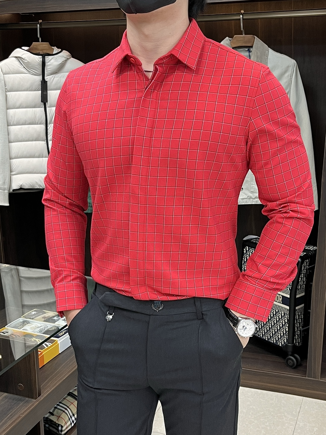 NO:521034,The main recommendation is Armani new autumn and winter shirt Armani men's must-have long-sleeved shirt, top-grade embroidery craft shirt, high-end light luxury boutique natural cotton shirt. Comfortable and breathable, original single and ruthless, original fabric, soft and comfortable, high-end and luxurious upper body, sufficiently styled class, this shirt is proud to make you satisfied and face! Size 38-40-42-44-46-48 H new model first release,,armani,armani,shirts,alexander wang19860909主推 Armani 秋冬新款衬衫阿玛尼男士必备款长袖衬衫,顶级刺绣工艺衬衫,高端轻奢精品天然纯棉衬衫.舒服透气,原单狠货,原版面料,柔软舒适,上身高端又奢华,足够场面的档次,这款衬衫无不骄傲的让你满意有面子! 尺码38-40-42-44-46-48 H新款首发,,armani,armani,shirts,alexander wang,Men's clothing