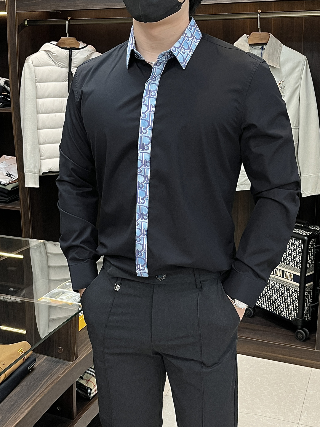 NO:521037,The main recommendation is Dior new autumn and winter shirt Dior men's must-have long-sleeved shirt, top-grade embroidery craft shirt, high-end light luxury boutique natural cotton shirt. Comfortable and breathable, original single and ruthless, original fabric, soft and comfortable, high-end and luxurious upper body, sufficiently styled class, this shirt is proud to make you satisfied and face! Size 38-40-42-44-46-48 H new model first release,,dior,dior,shirts,alexander wang19860909主推 Dior 秋冬新款衬衫迪奥男士必备款长袖衬衫,顶级刺绣工艺衬衫,高端轻奢精品天然纯棉衬衫.舒服透气,原单狠货,原版面料,柔软舒适,上身高端又奢华,足够场面的档次,这款衬衫无不骄傲的让你满意有面子! 尺码38-40-42-44-46-48 H新款首发,,dior,dior,shirts,alexander wang,Men's clothing