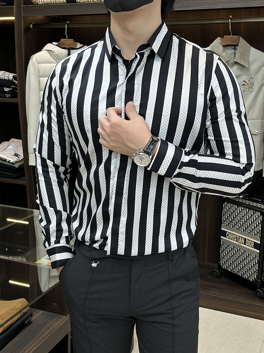 NO:525391,Armani autumn and winter new shirt Armani must-have long-sleeved shirt for men, digital printed shirts, high-end light luxury boutique natural cotton shirts. Comfortable and breathable, original single and ruthless, original fabric, soft and comfortable, high-end and luxurious upper body, sufficiently styled class, this shirt is proud to make you satisfied and face! Size 38-40-42-44-46-48 New H-new model debut,,armani,armani,shirts,alexander wang19860909主推 Armani 秋冬新款衬衫阿玛尼男士必备款长袖衬衫,数码印花衬衫,高端轻奢精品天然纯棉衬衫.舒服透气,原单狠货,原版面料,柔软舒适,上身高端又奢华,足够场面的档次,这款衬衫无不骄傲的让你满意有面子! 尺码38-40-42-44-46-48 H新款首发,,armani,armani,shirts,alexander wang,Men's clothing