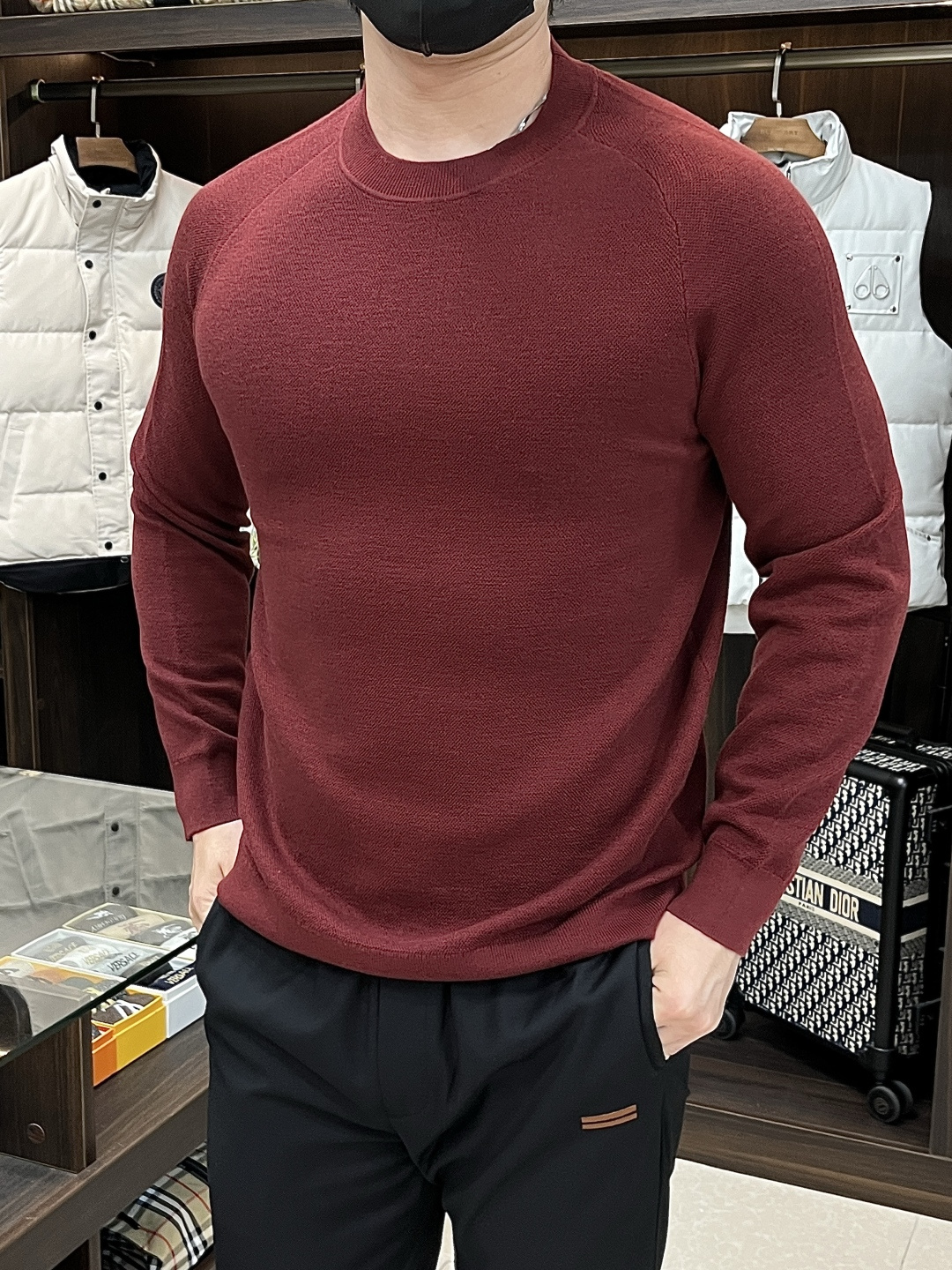 NO:512780,The Zegna Ss early autumn new style is released. The Zegna long-sleeved wool sweater is released. The autumn hot wool long-sleeved wool sweater is comfortable and comfortable to wear. It is lazy and casual, combined with clean and simple colors, it is particularly pleasing to look at. It is suitable for daily wear~ I love to launch sports items embellished with vitality prints!  Size M-3XL, complete three standards, shipped the next day, new H model first release, zegna, alexander wang19860909主推 Zegna ss早秋新款发布杰尼亚长袖羊毛针织衫,秋季爆款羊毛长袖,穿上就是舒适自在又显瘦的存在,慵懒而随性,结合干净简单的色系就特别耐看,适合日常穿着~倾情推出缀饰活力印花的运动单品！ 尺码M-3XL 三标齐全 隔天出货 H新款首发,,zegna,alexander wang,Men's clothing