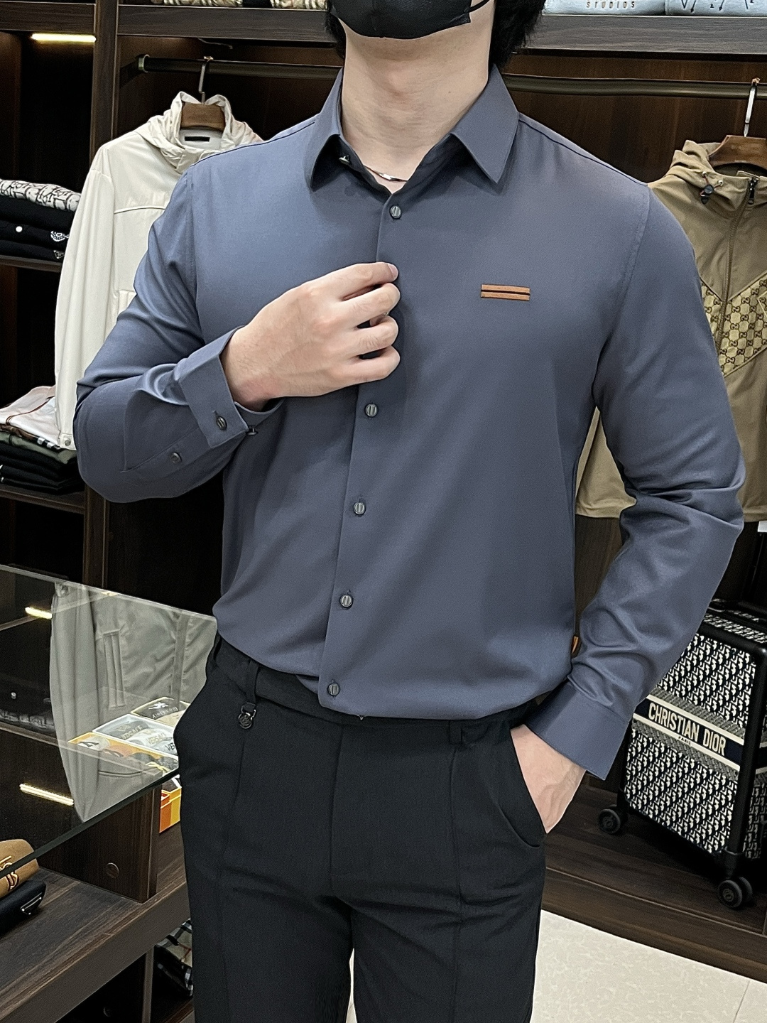 NO:512789,The Zegna Ss early autumn new style is released. It is a popular wool long-sleeved shirt in autumn. It is comfortable and comfortable to wear. It is lazy and casual. It is particularly pleasing to look at with clean and simple colors. It is suitable for daily wear. It is full of sports items embellished with vitality prints!  Size M-3XL, complete three standards, shipped the next day, new H models first released, zegna,shirts,alexander wang19860909主推 Zegna ss早秋新款发布杰尼亚长袖衬衫,秋季爆款羊毛长袖,穿上就是舒适自在又显瘦的存在,慵懒而随性,结合干净简单的色系就特别耐看,适合日常穿着~倾情推出缀饰活力印花的运动单品！ 尺码M-3XL 三标齐全 隔天出货 H新款首发,,zegna,shirts,alexander wang,Men's clothing