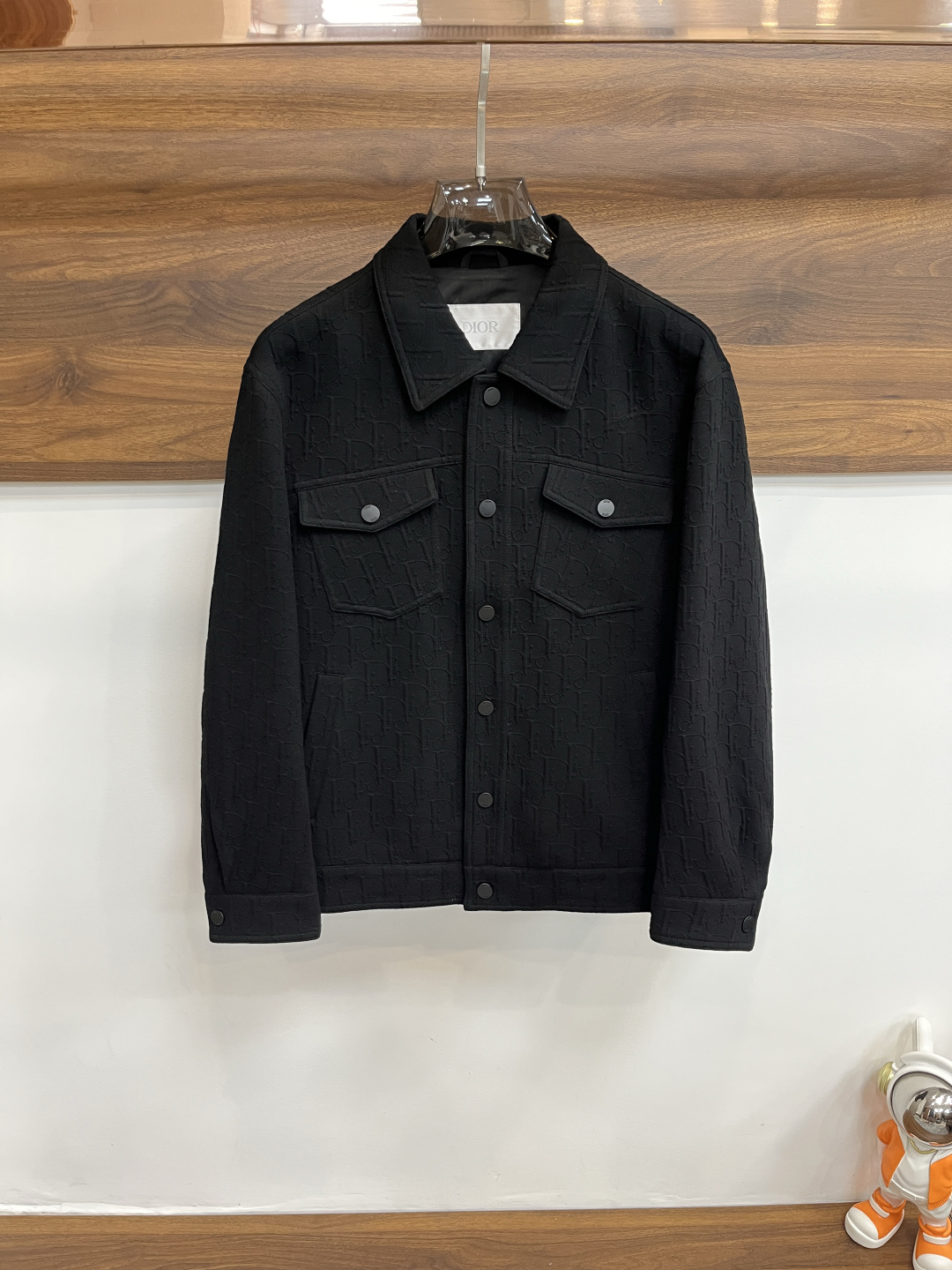 NO:539330,The main recommendation is Dior Ss's early autumn new model released Dior lapel jacket, a hot autumn cotton jacket, and a letter printed fabric. It is comfortable and comfortable to wear. It is lazy and casual, combined with clean and simple colors, and is particularly durable and suitable for daily wear. It is passionately launched sports items that embellish vibrant prints!  Size M-3XL complete three standards, shipped the next day, color black white, new H new model first release, dior, dior, jackets & coats, jackets & coats, alexander wang19860909主推 Dior ss早秋新款发布迪奥翻领夹克外套,秋季爆款棉衣夹克,字母印花面料,穿上就是舒适自在又显瘦的存在,慵懒而随性,结合干净简单的色系就特别耐看,适合日常穿着~倾情推出缀饰活力印花的运动单品！ 尺码M-3XL 三标齐全 隔天出货 颜色黑色 白色 H新款首发,,dior,dior,jackets & coats,jackets & coats,alexander wang,Men's clothing