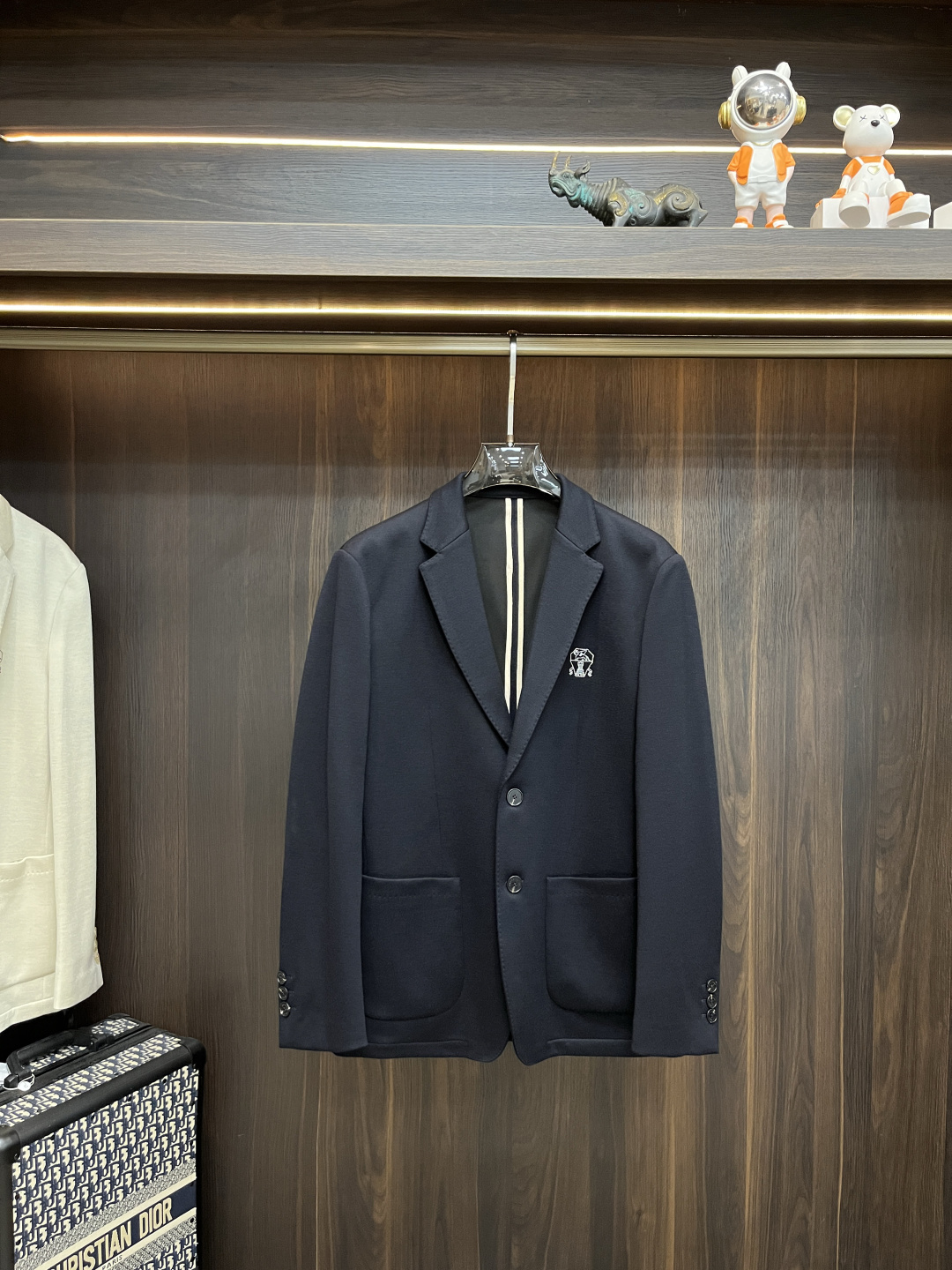 NO:537343,The main recommendation is the new BC ss early autumn style to release BC suit jacket, a popular wool suit jacket in autumn, and a classic logo embroidered style on the chest. It is comfortable and comfortable to wear, lazy and casual, combined with clean and simple colors, which is particularly pleasing to look at. It is suitable for daily wear~ I love to launch sports items embellished with vitality prints!  Size M-3XL, complete three standards, shipped the next day, color black, khaki, new model first,, jackets & coats, jackets & coats, business suit, alexander wang19860909主推 BC ss早秋新款发布BC西装夹克外套,秋季爆款羊毛西装夹克外套,胸前经典logo刺绣款单西,穿上就是舒适自在又显瘦的存在,慵懒而随性,结合干净简单的色系就特别耐看,适合日常穿着~倾情推出缀饰活力印花的运动单品！ 尺码M-3XL 三标齐全 隔天出货 颜色黑色 卡其色 H新款首发,,jackets & coats,jackets & coats,business suit,alexander wang,Men's clothing