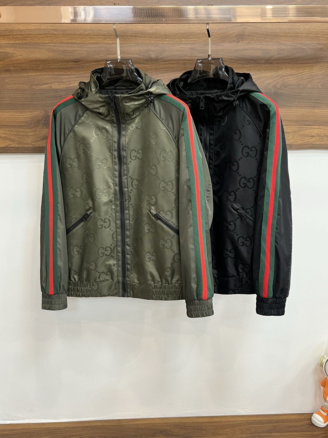 Gucci GG Jacquard Hooded Jacket: Autumn Essential, Comfortable & Stylish 6 cmp i1755800410794 3747 0 4
