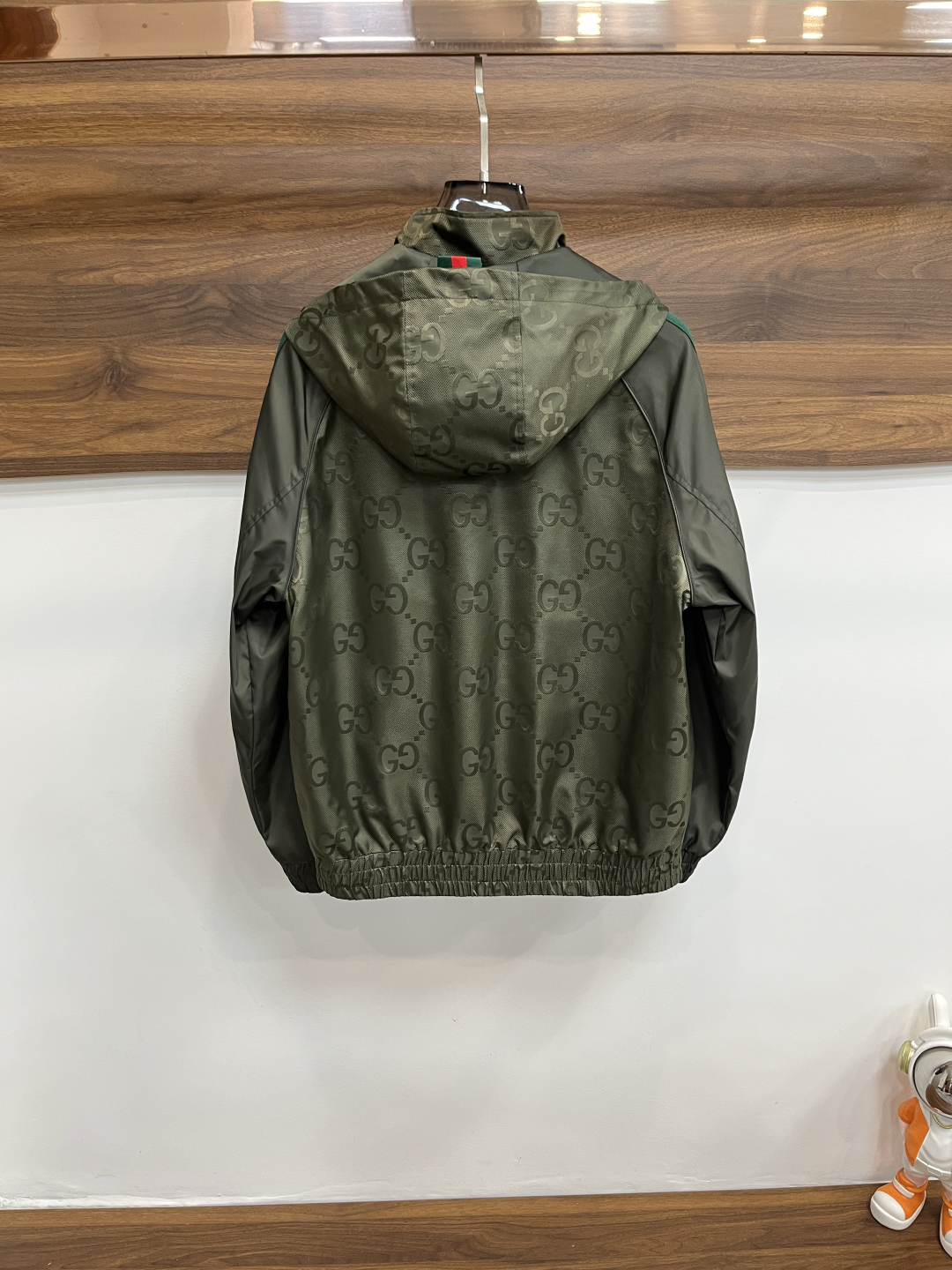 Gucci GG Jacquard Hooded Jacket: Lightweight & Stylish Autumn Essential 6 cmp i1755800496009 8529 0 4