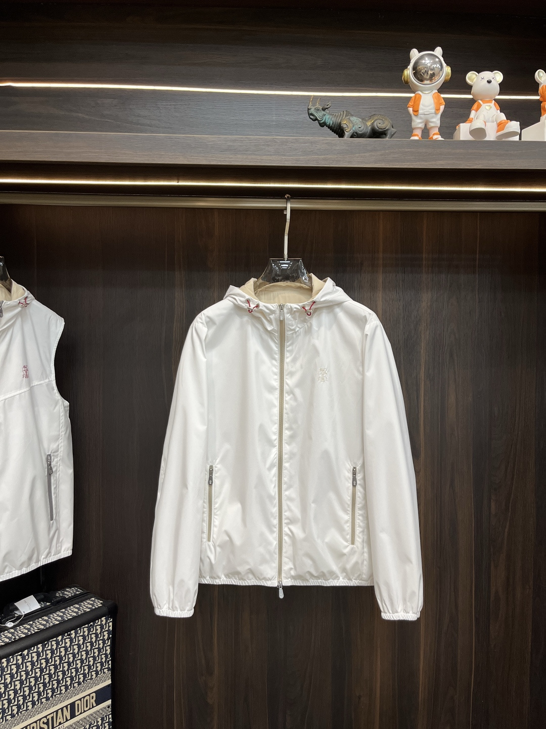 NO:548088,The main recommendation is BC 2025ss early autumn new style released BC hooded cotton jacket jacket, autumn hot style thin cotton jacket, chest letter logo embroidery to show low-key luxury jacket, it is comfortable and comfortable to wear, lazy and casual, combined with clean and simple colors, especially durable, suitable for daily wear~ launch sports items embroidered with vitality prints!  Size M-3XL, complete three standards, shipped the next day, color black and white, new H2025 model first release,, jackets & coats, jackets & coats,hats,alexander wang19860909主推 BC 2025ss早秋新款发布BC连帽棉衣夹克外套,秋季爆款夹薄棉夹克外套,胸口字母logo刺绣彰显低调奢华夹克外套,穿上就是舒适自在又显瘦的存在,慵懒而随性,结合干净简单的色系就特别耐看,适合日常穿着~倾情推出缀饰活力印花的运动单品！ 尺码M-3XL 三标齐全 隔天出货 颜色黑色 白色 H2025新款首发,,jackets & coats,jackets & coats,hats,alexander wang,Men's clothing