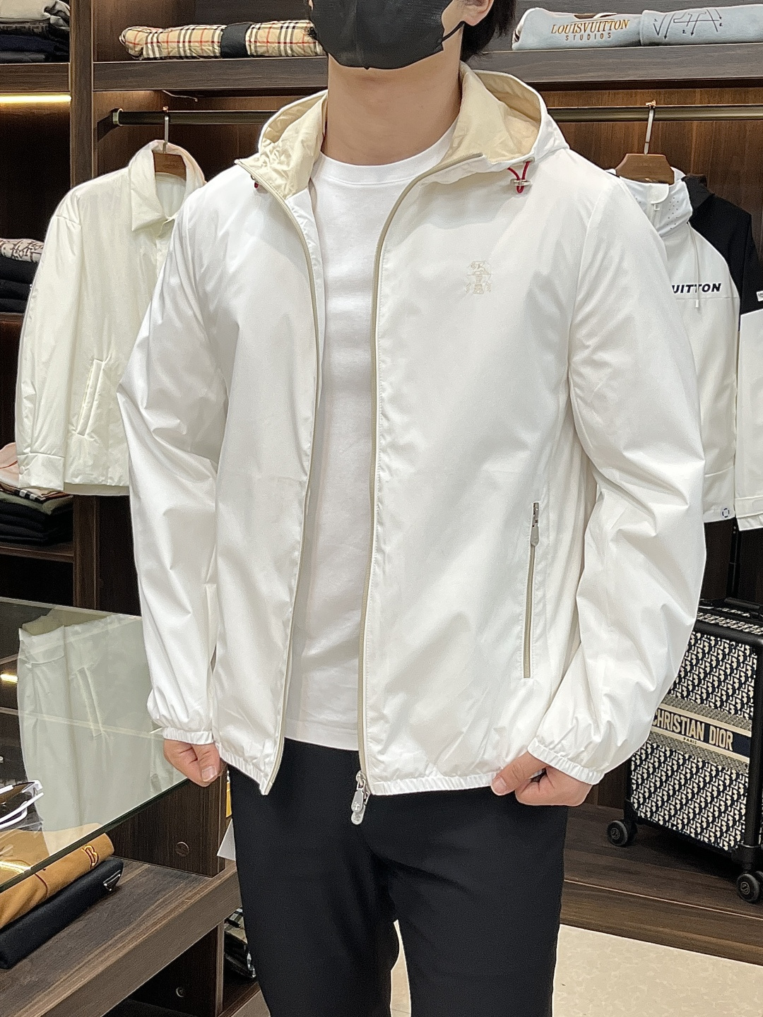 NO:519784,The main recommendation is BC 2025ss early autumn new style released BC hooded cotton jacket jacket, autumn hot style thin cotton jacket, chest letter logo embroidery to show low-key luxury jacket, it is comfortable and comfortable to wear, lazy and casual, combined with clean and simple colors, especially durable, suitable for daily wear~ launch sports items embroidered with vitality prints!  Size M-3XL, complete three standards, shipped the next day, color black and white, new H2025 model first release,, jackets & coats, jackets & coats,hats,alexander wang19860909主推 BC 2025ss早秋新款发布BC连帽棉衣夹克外套,秋季爆款夹薄棉夹克外套,胸口字母logo刺绣彰显低调奢华夹克外套,穿上就是舒适自在又显瘦的存在,慵懒而随性,结合干净简单的色系就特别耐看,适合日常穿着~倾情推出缀饰活力印花的运动单品！ 尺码M-3XL 三标齐全 隔天出货 颜色黑色 白色 H2025新款首发,,jackets & coats,jackets & coats,hats,alexander wang,Men's clothing