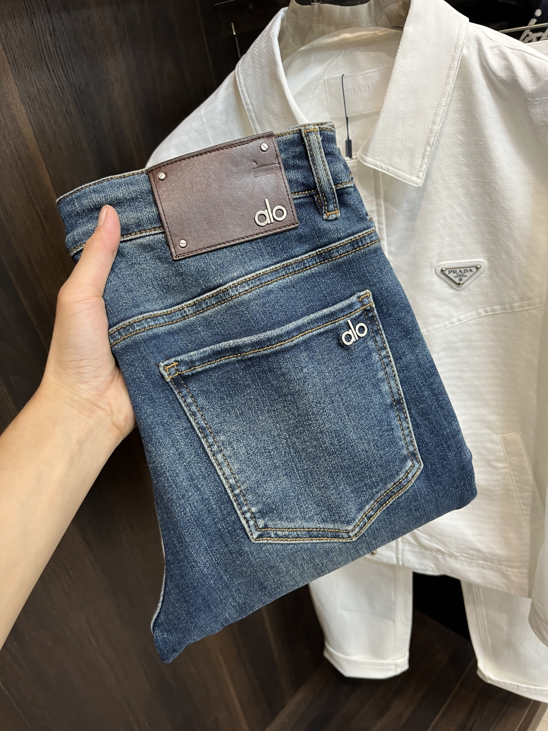 NO:531952,The main recommendation is ALO exclusively for new ALO trendy men's fashionable casual jeans, high-end European version original single pants, trendy and fashionable casual pants, high breathability and comfort, impeccable details, brand element design concept, reflecting high quality. It presents casual cut, and the upper body style is superb!  Number of codes 28-38 (no 35 37) H new model first release, jeans, alexander wang19860909主推 ALO 独家专供新款ALO潮男时尚休闲牛仔裤,高端欧版原单裤子,潮流时尚休闲裤子 透气舒适度高,细节无可挑剔,品牌元素设计理念,体现高品质.呈现休闲裁剪,上身版型超赞！ 码数28-38（无35 37） H新款首发,,jeans,alexander wang,Men's clothing