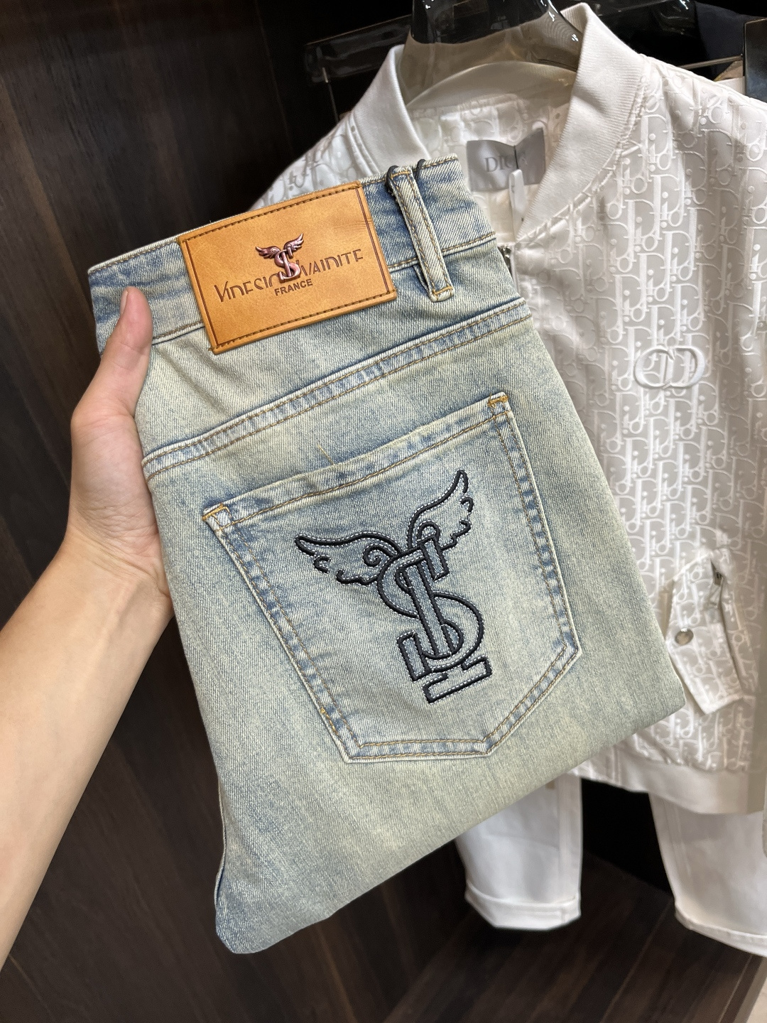 NO:522245,The main recommendation YSL is exclusively available for new Saint Laurent trendy men's fashionable casual jeans, high-end European version original single pants, trendy and fashionable casual pants. It has high breathability and comfort, impeccable details, and the brand element design concept reflects high quality. It presents casual cuts, and the upper body style is superb!  Number of codes 28-38 (no 35 37) H2025 new model first release, saint laurent, saint laurent, jeans, alexander wang19860909主推 YSL 独家专供新款圣罗兰潮男时尚休闲牛仔裤,高端欧版原单裤子,潮流时尚休闲裤子 透气舒适度高,细节无可挑剔,品牌元素设计理念,体现高品质.呈现休闲裁剪,上身版型超赞！ 码数28-38（无35 37） H2025新款首发,,saint laurent,saint laurent,jeans,alexander wang,Men's clothing