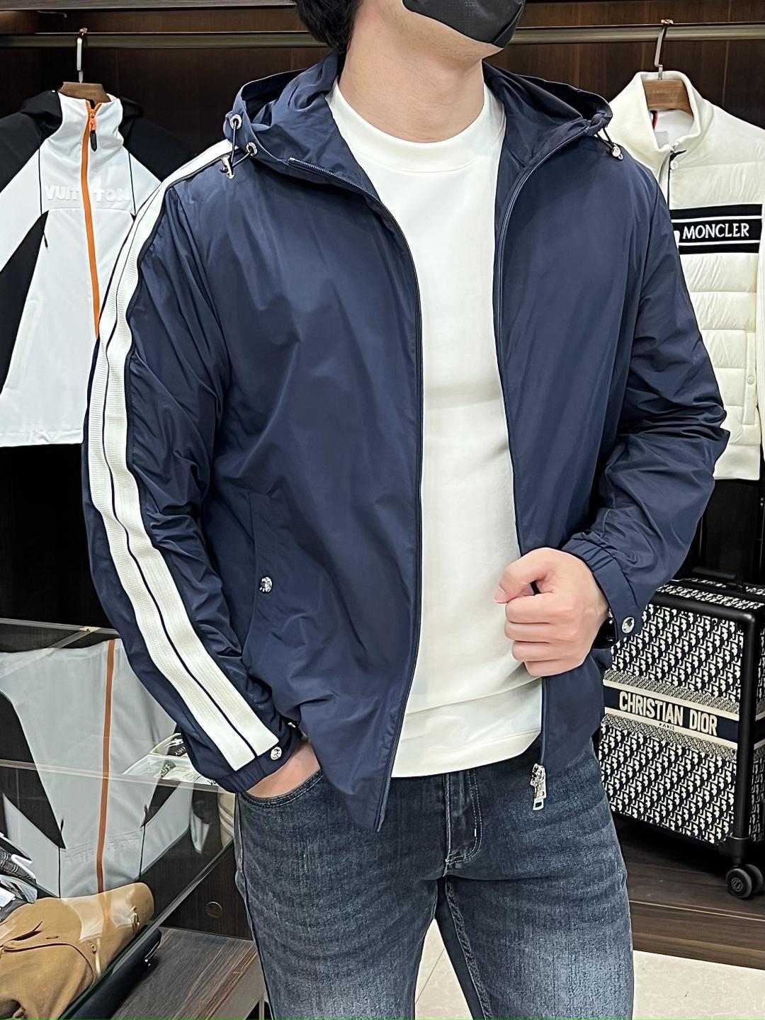 NO:565287,Adjust the price according to the running volume!  Mainly recommend Moncler's new Olan hooded lightweight jacket. The sleeves of this dark blue Olan jacket are decorated with unique striped webbing design. It is a classic sports hooded design. It is made of fine and soft fabrics and has both comfortable texture and functionality. It has a zipper closure and is decorated with Moncler's exclusive embroidered logo on the sleeves. The style is very novel and unique. It is very versatile for sports and leisure. It is a must-have style for autumn. Highly recommended!  Color dark blue Size 1 2 3 4,,Moncler,jackets & coats,hats,alexander wang19860909跑量调价！ 主推 Moncler 新款Olan连帽轻盈夹克 蒙口这款深蓝色Olan夹克的衣袖饰有独特条纹织带设计,经典运动连帽设计,采用细密柔软面料制成,兼具舒适质感和功能性.拉链式开合,袖子处饰有蒙家独家绣标,款式非常新颖独特,运动与休闲非常百搭,是入秋的必备款式.强烈推荐！ 颜色深蓝色 码数1 2 3 4,,Moncler,jackets & coats,hats,alexander wang,Men's clothing