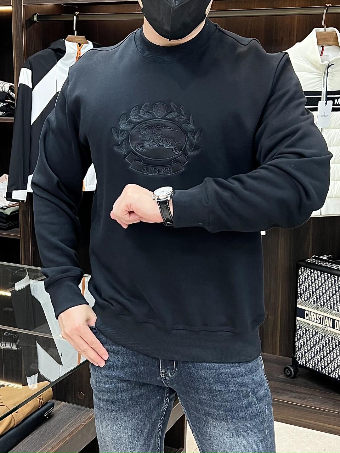 NO:565283,Adjust the price according to the running volume!  The main recommendation is Burberry's new embroidered crew neck sweatshirt. Burberry's crew neck sweatshirt is carefully made of cotton fleece. It is soft and comfortable, and is decorated with tonal BBR embroidery on the chest to enhance the style. Regular fit, ribbed cuffs and hem, creating a fashionable casual look. Same style for men and women, highly recommended!  Color Black Green Size S M L XL,,burberry,burberry,hoodie,sweatshirts,alexander wang19860909跑量调价！ 主推 Burberry 新款刺绣圆领卫衣,巴宝莉这款圆领运动衫采用棉质起绒布精心制作.柔软舒适,胸前饰以同色调BBR刺绣提升格调.常规版型,罗纹袖口和底边,打造时尚的休闲造型.男女同款,强烈推荐！ 颜色黑色 绿色 码数S M L XL,,burberry,burberry,hoodie,sweatshirts,alexander wang,Men's clothing