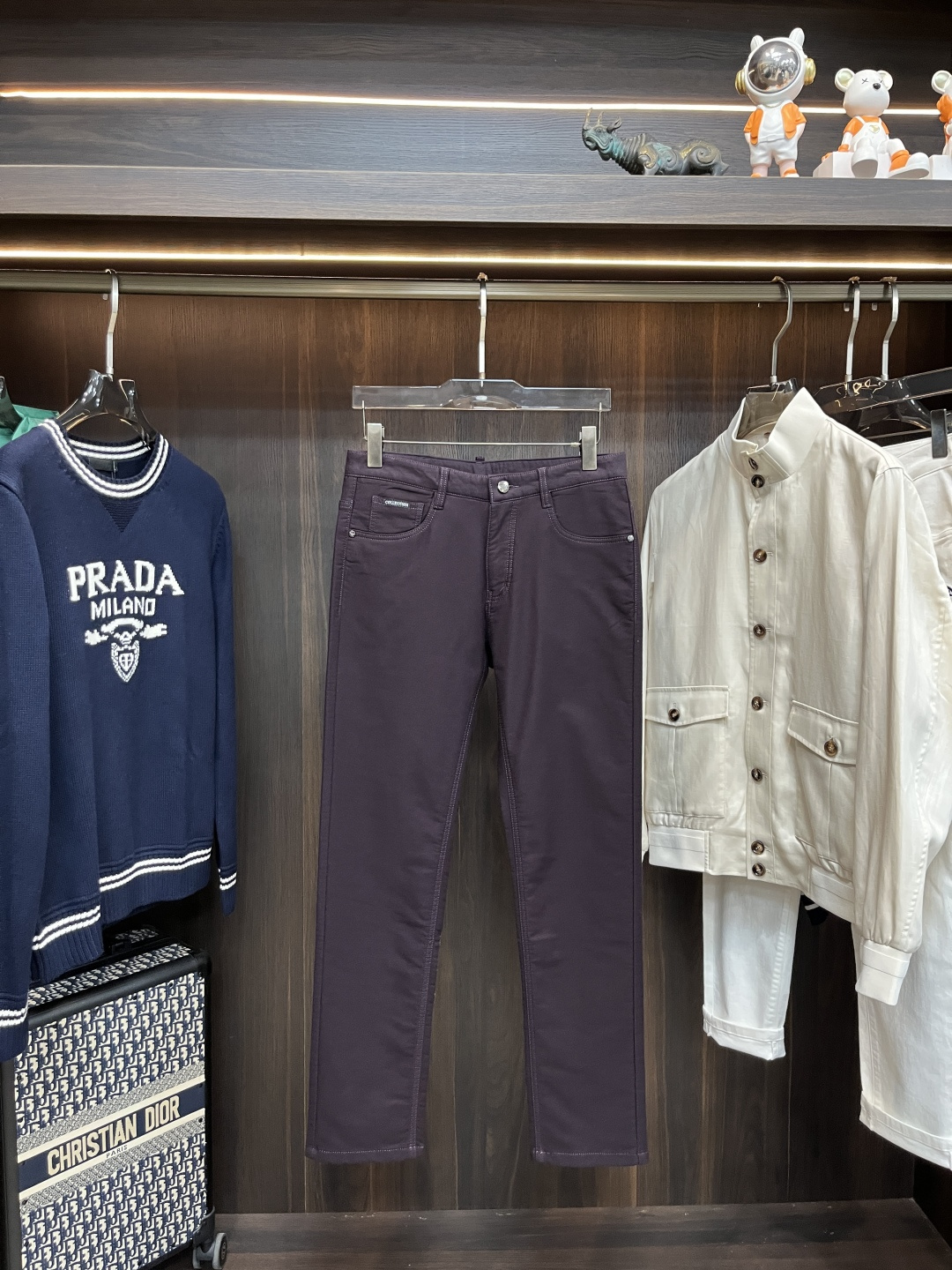 NO:530783,The main recommendation is Armani. It is exclusively available for new trendy men's fashionable casual jeans, high-end European version original single pants, trendy and fashionable casual pants. It has high breathability and comfort, impeccable details, and the brand element design concept reflects high quality. It presents casual cuts, and the upper body style is excellent!  Number of codes 29-38 (no 35 37) H2025 new model first release, Armani, Armani, Jeans, Alexander wang19860909主推 Armani 阿玛尼 独家专供新款潮男时尚休闲牛仔裤,高端欧版原单裤子,潮流时尚休闲裤子 透气舒适度高,细节无可挑剔,品牌元素设计理念,体现高品质.呈现休闲裁剪,上身版型超赞！ 码数29-38（无35 37） H2025新款首发,,armani,armani,jeans,alexander wang,Men's clothing