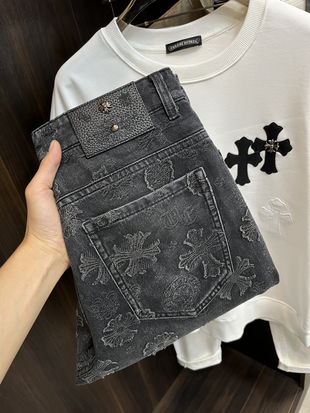 NO:524415,The main recommendation is Croxin. It is exclusively available for new trendy men's fashionable casual jeans, high-end European version original single pants, trendy and fashionable casual pants. It has high breathability and comfort, impeccable details, and the brand element design concept reflects high quality. It presents casual cuts, and the upper body style is superb!  Number of codes 29-38 (no 35 37) New H model first release, chrome hearts, jeans, alexander wang19860909主推 克罗心 独家专供新款潮男时尚休闲牛仔裤,高端欧版原单裤子,潮流时尚休闲裤子 透气舒适度高,细节无可挑剔,品牌元素设计理念,体现高品质.呈现休闲裁剪,上身版型超赞！ 码数29-38（无35 37） H新款首发,,chrome hearts,jeans,alexander wang,Men's clothing